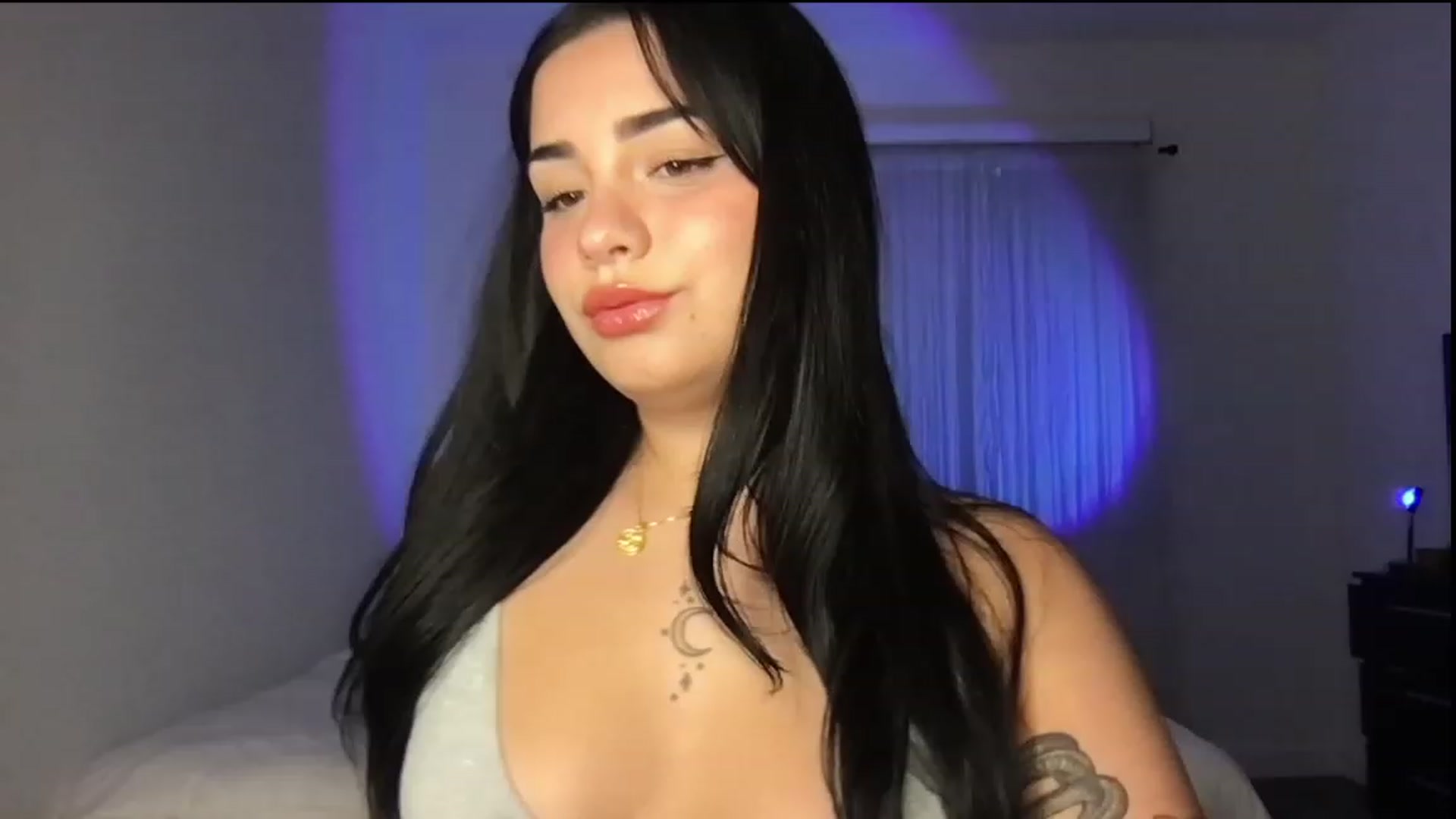 Gallery image thumbnail from babyxjulz's myfreecams stream on, 06/06/2023, 04:07 image 4 of 20