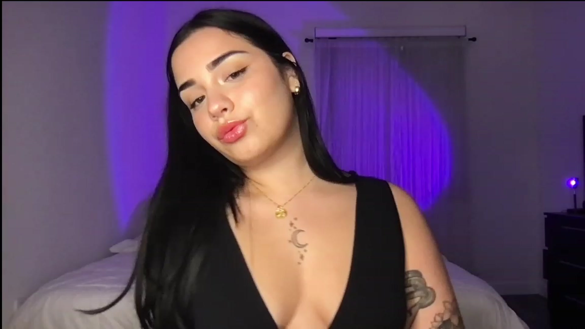 Gallery image thumbnail from babyxjulz's myfreecams stream on, 06/12/2023, 04:34 image 2 of 20