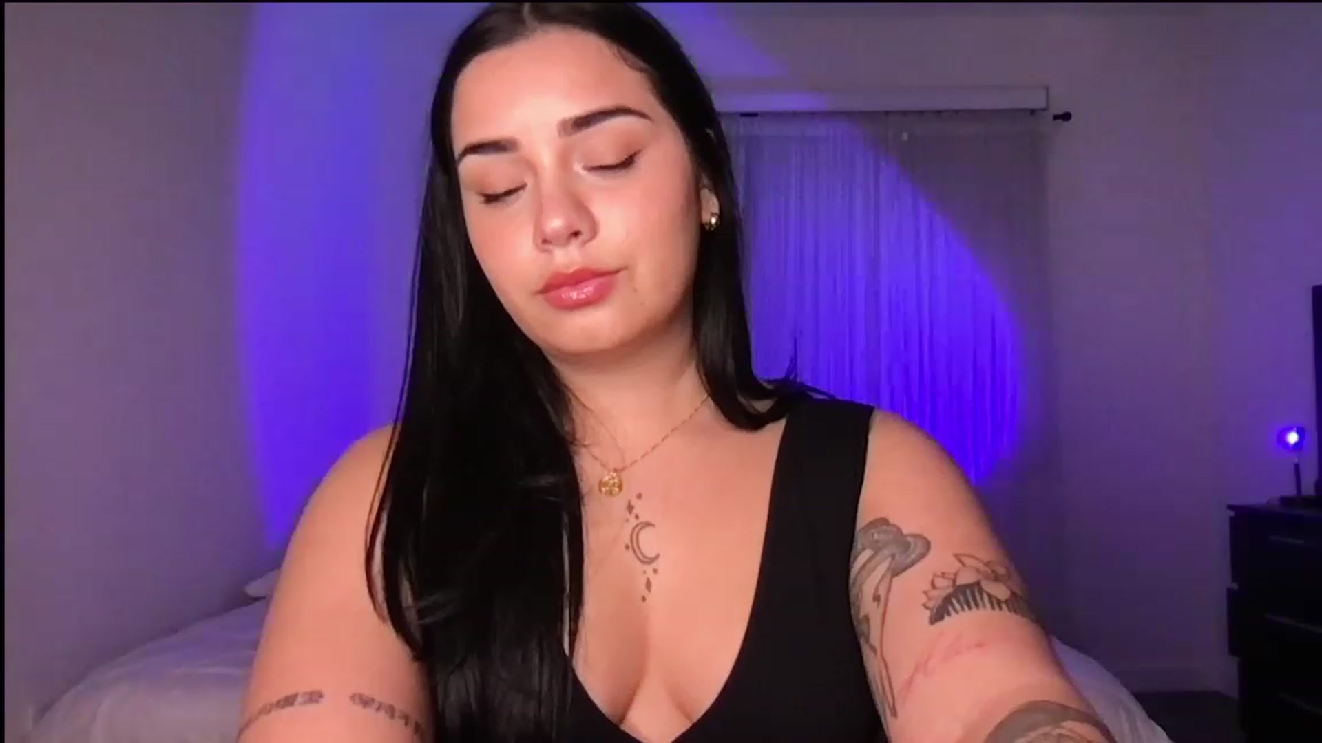 Gallery image thumbnail from babyxjulz's myfreecams stream on, 06/12/2023, 04:34 image 6 of 20