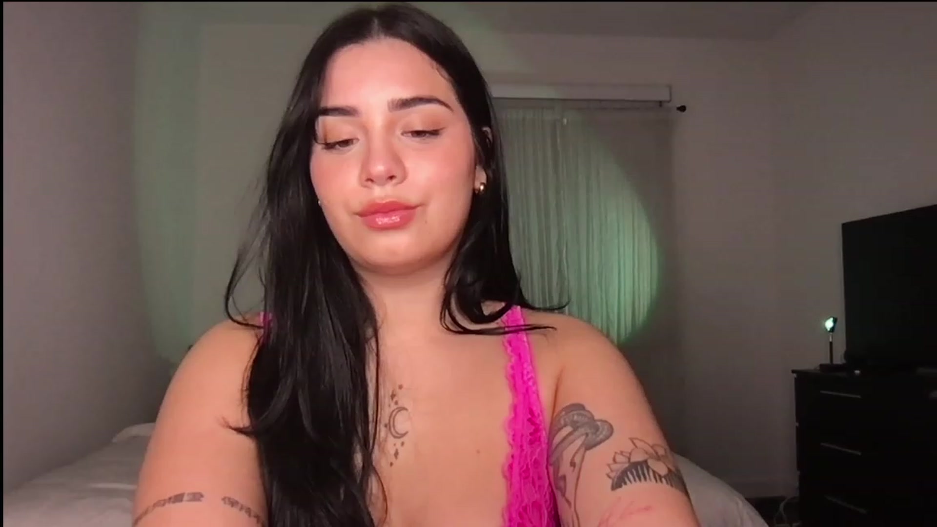 Gallery image thumbnail from babyxjulz's myfreecams stream on, 06/25/2023, 04:22 image 17 of 20