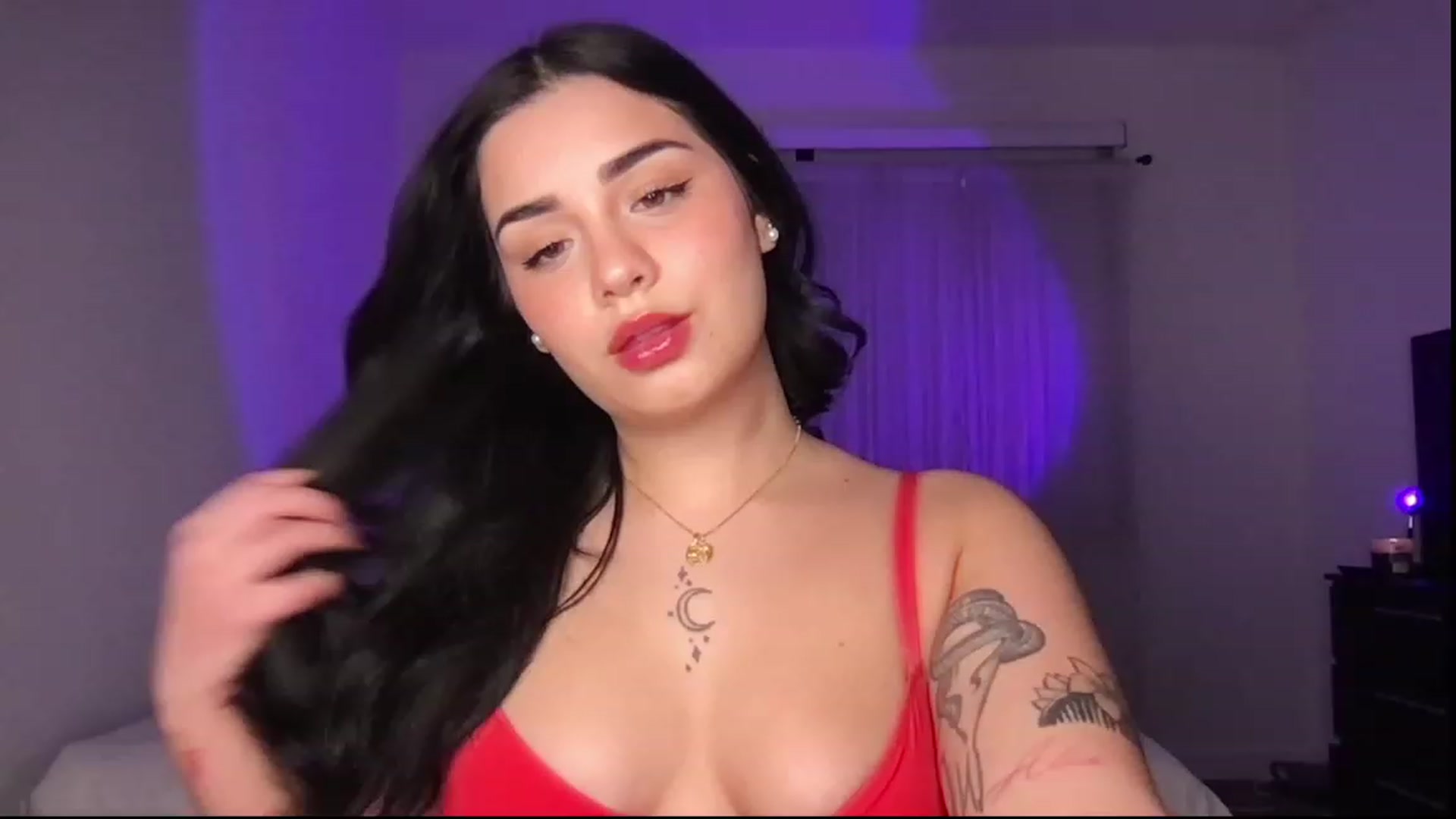 Gallery image thumbnail from babyxjulz's myfreecams stream on, 07/06/2023, 03:55 image 10 of 20