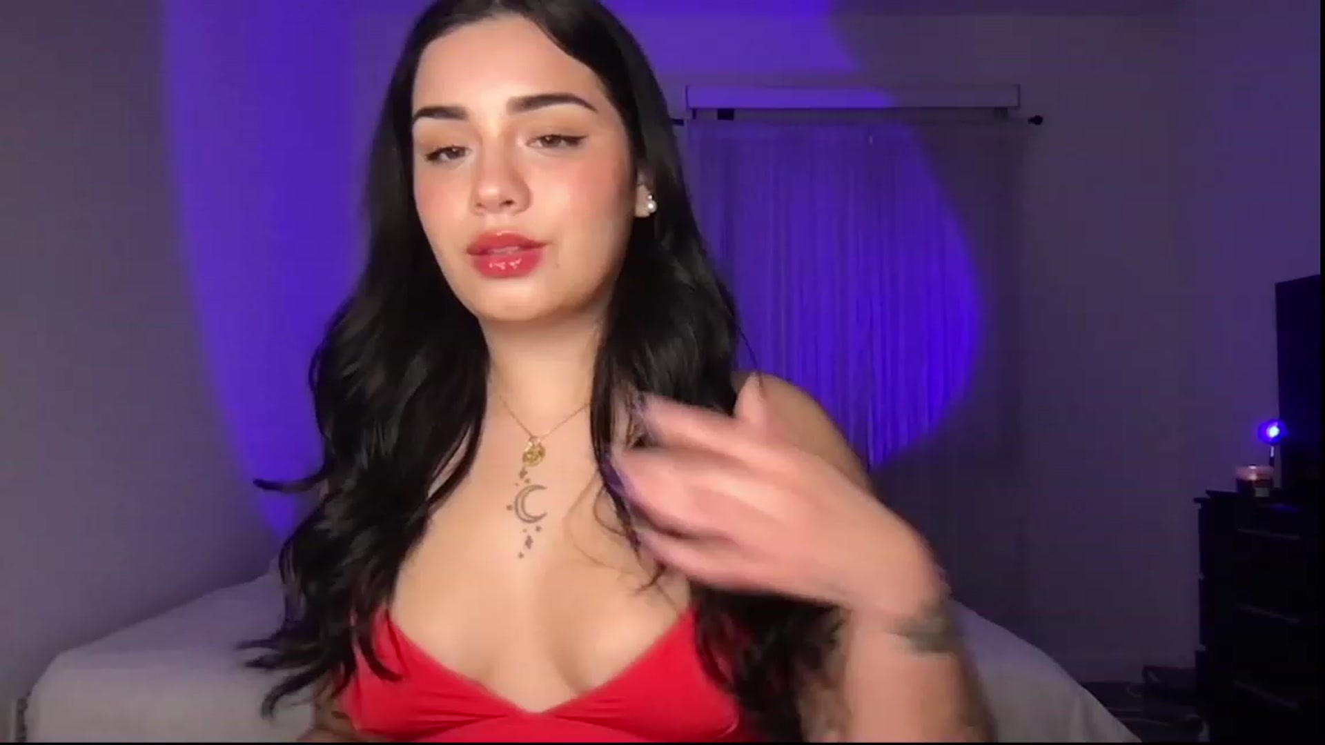 Gallery image thumbnail from babyxjulz's myfreecams stream on, 07/06/2023, 06:27 image 4 of 20
