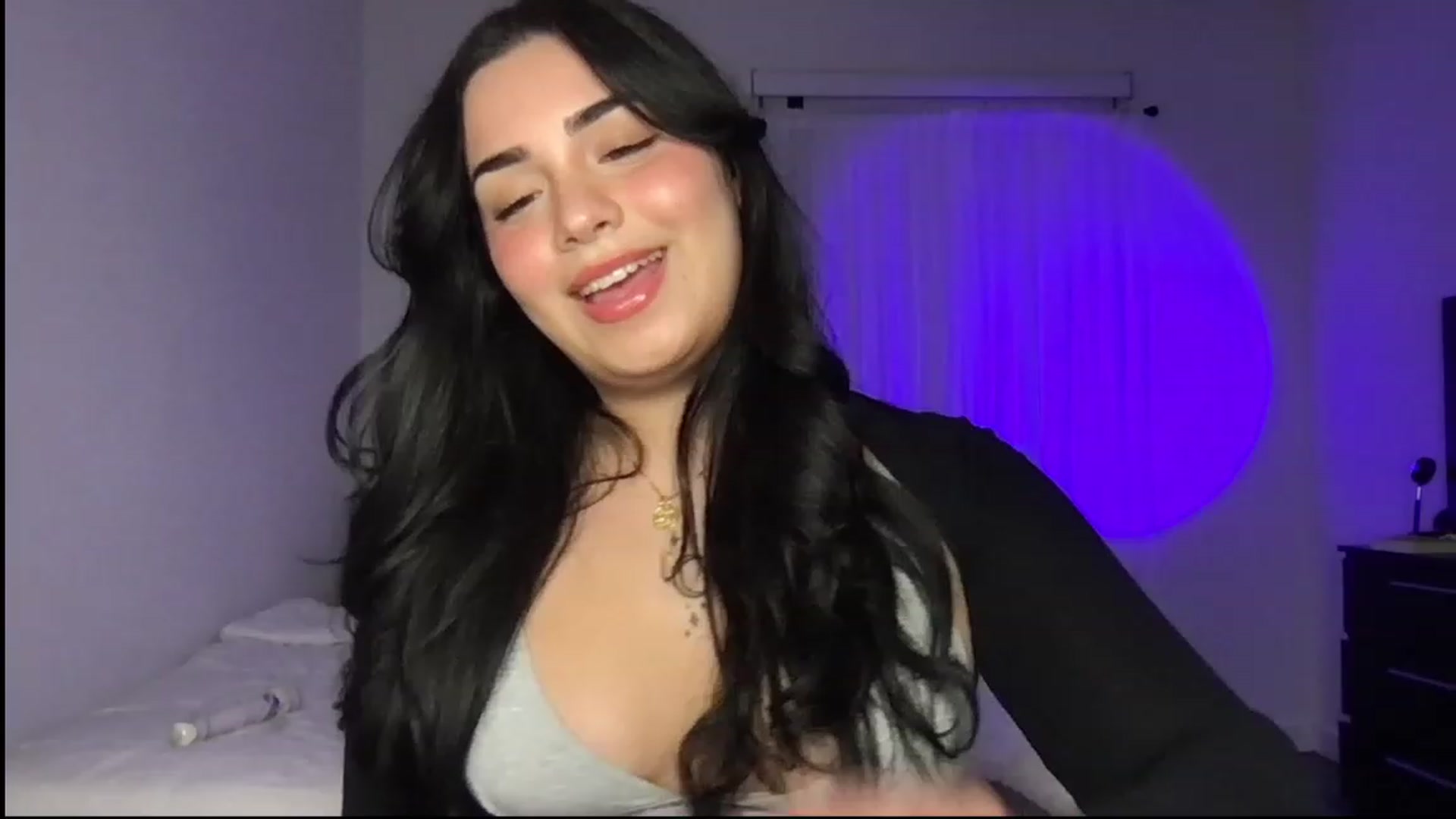 Gallery image thumbnail from babyxjulz's myfreecams stream on, 08/08/2023, 04:05 image 13 of 20