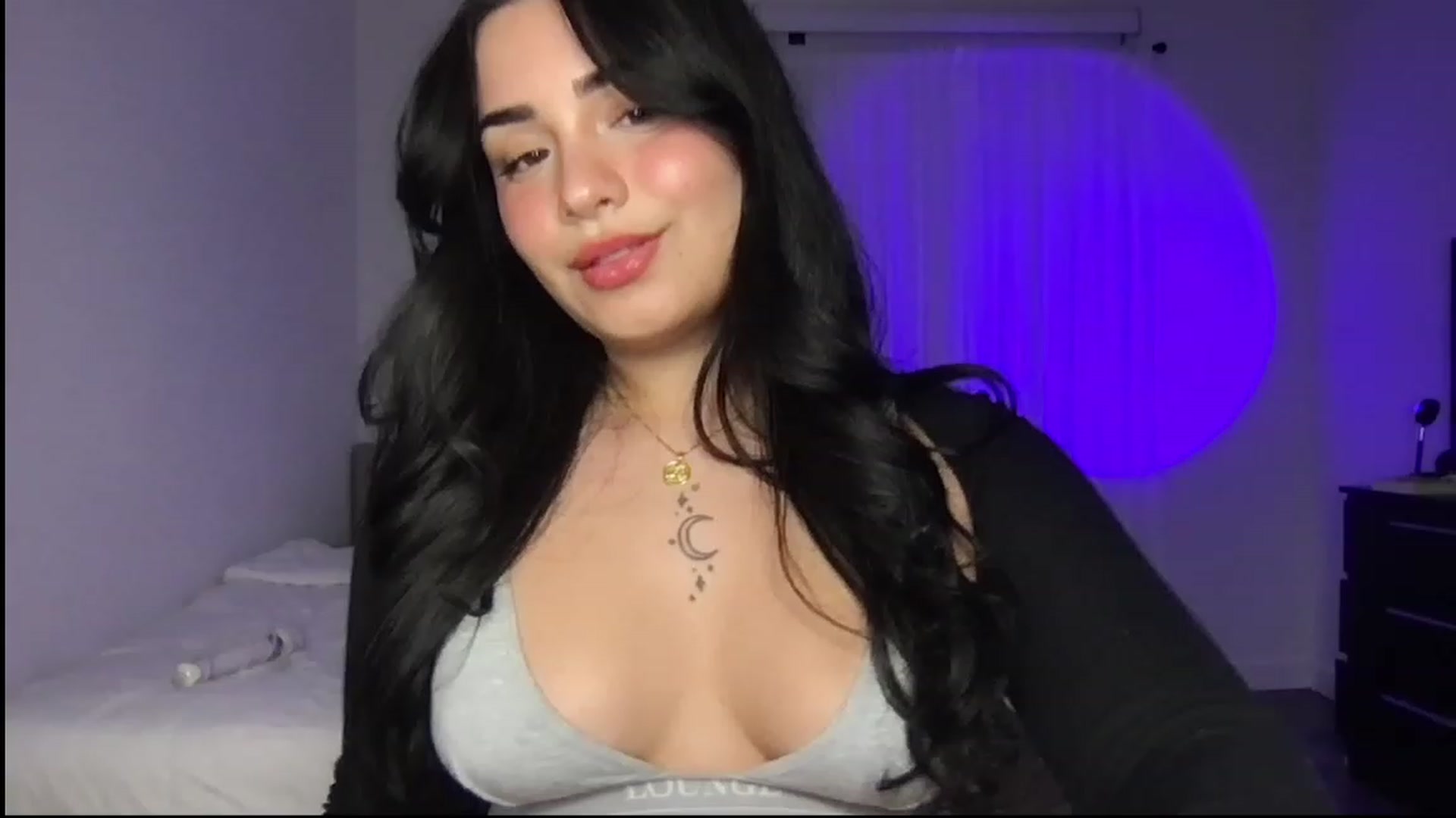 Gallery image thumbnail from babyxjulz's myfreecams stream on, 08/08/2023, 04:05 image 3 of 20