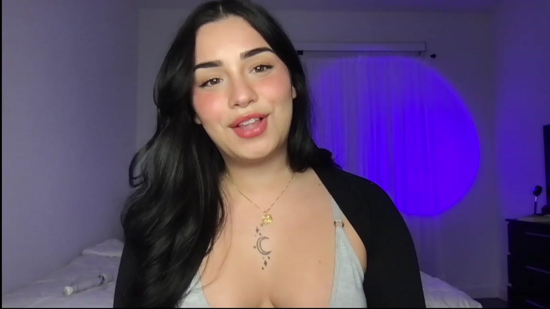Gallery image thumbnail from babyxjulz's myfreecams stream on, 08/08/2023, 04:05 image 9 of 20