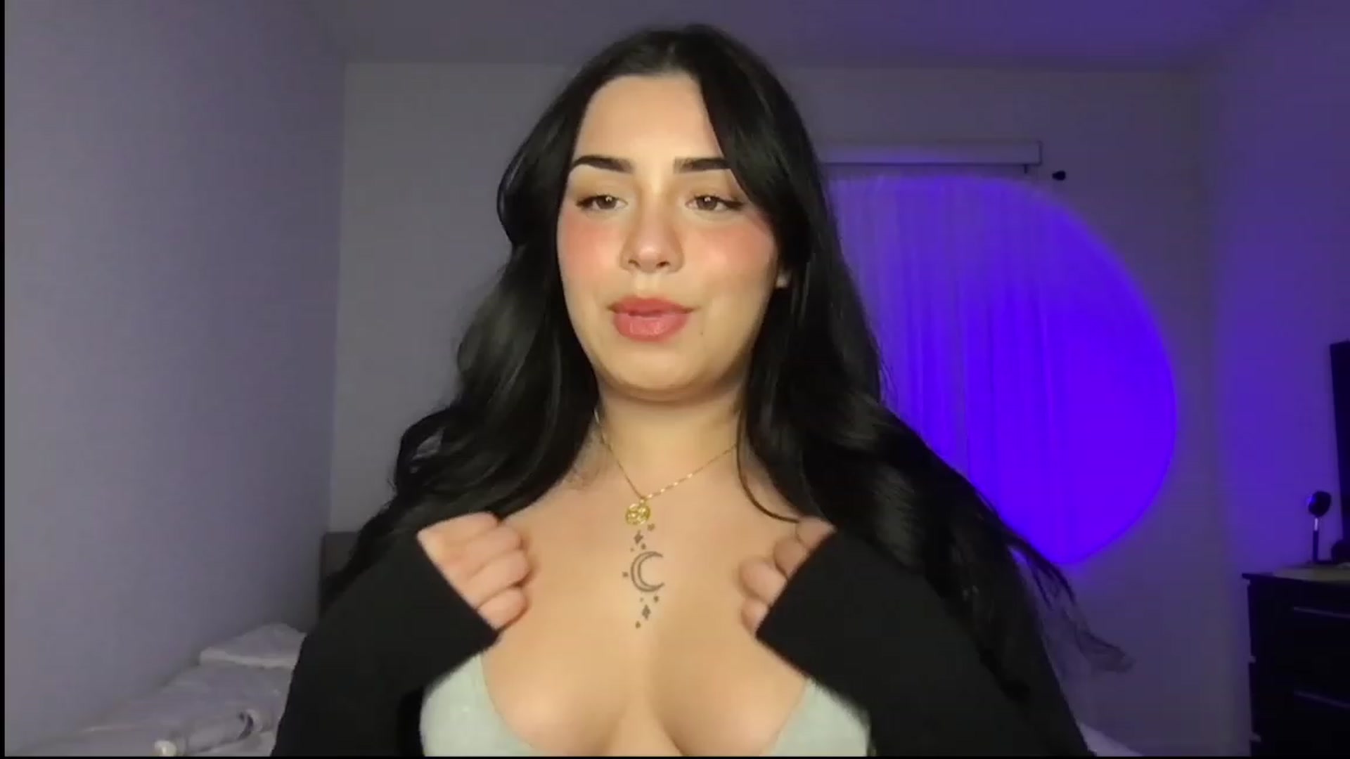 Gallery image thumbnail from babyxjulz's myfreecams stream on, 08/08/2023, 04:05 image 7 of 20