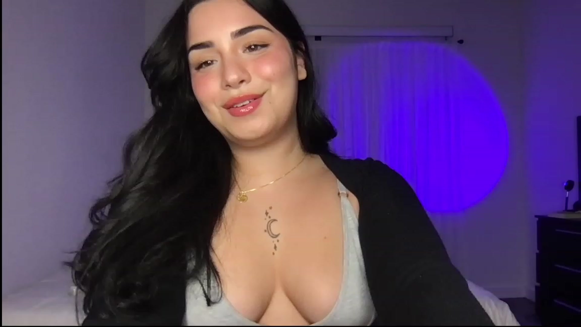 Gallery image thumbnail from babyxjulz's myfreecams stream on, 08/08/2023, 04:05 image 17 of 20
