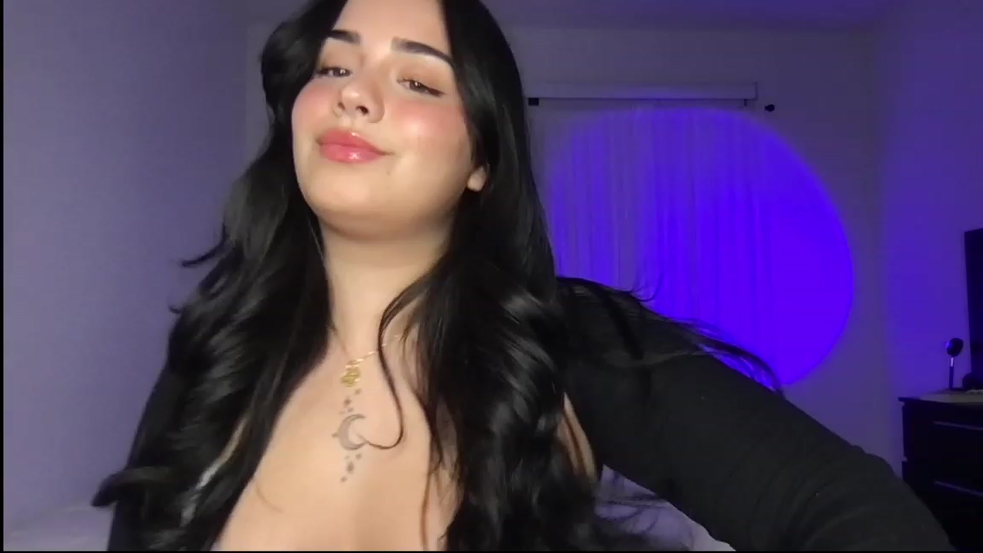 Gallery image thumbnail from babyxjulz's myfreecams stream on, 08/08/2023, 05:04 image 4 of 20