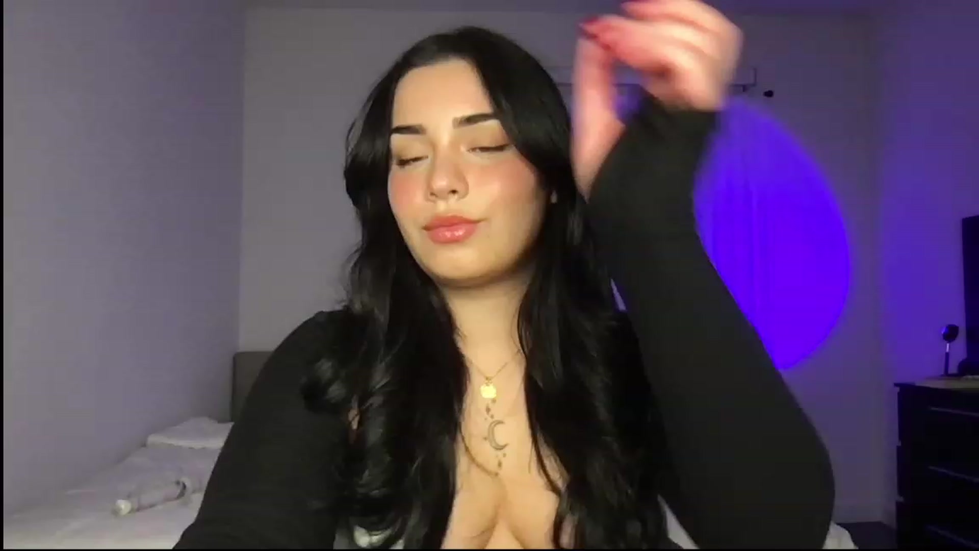 Gallery image thumbnail from babyxjulz's myfreecams stream on, 08/08/2023, 05:04 image 19 of 20