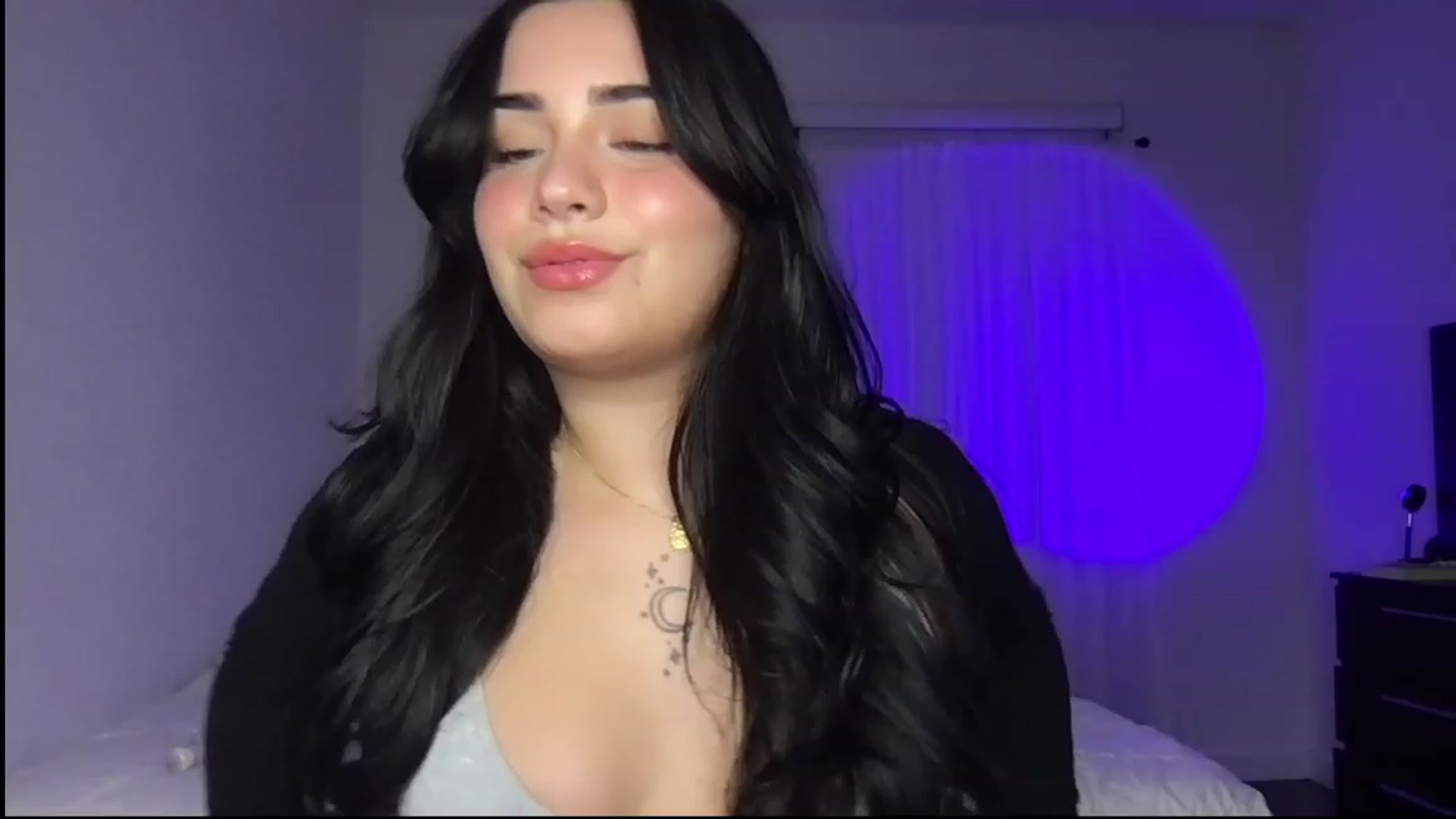 Gallery image thumbnail from babyxjulz's myfreecams stream on, 08/08/2023, 05:04 image 14 of 20