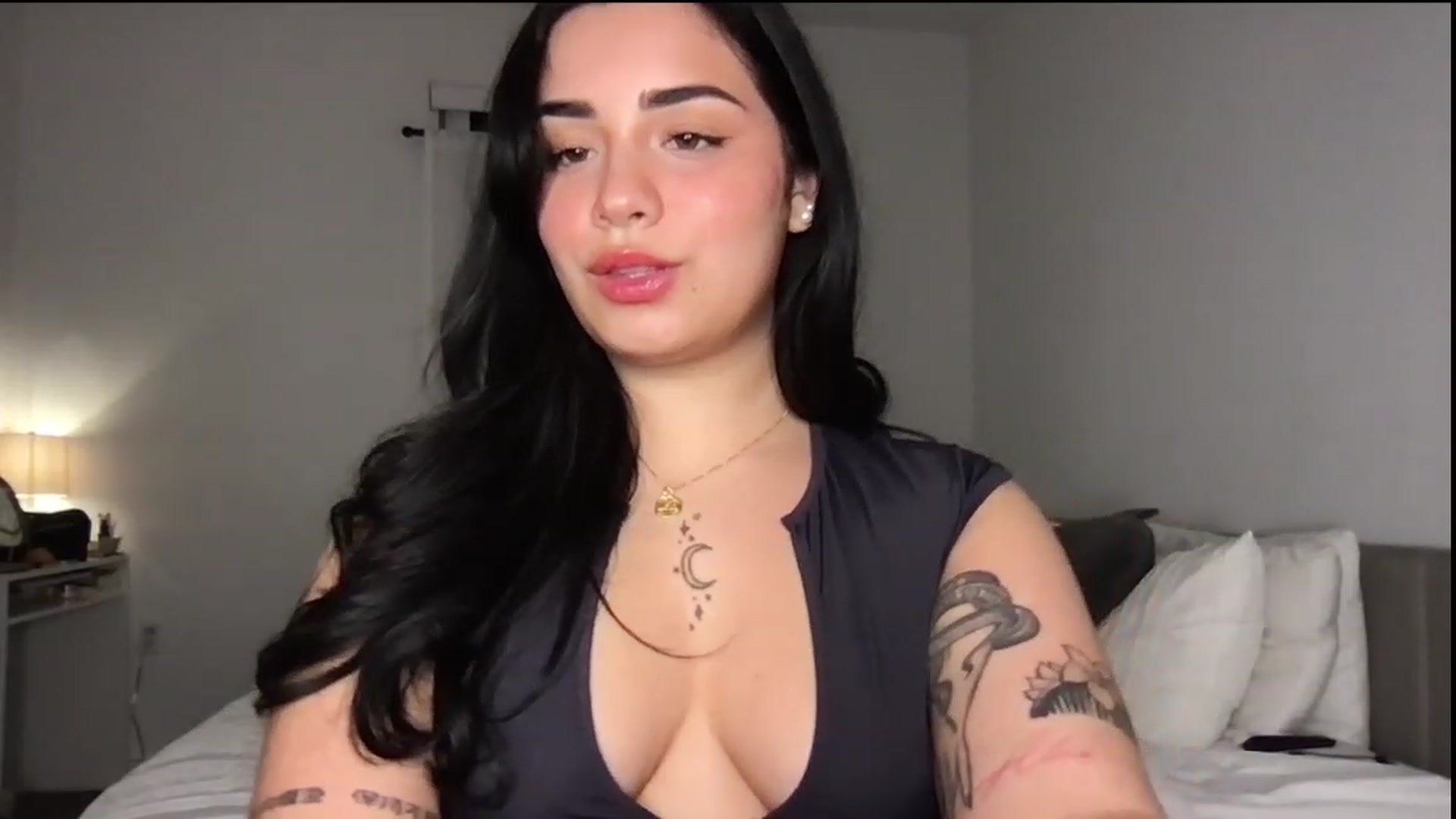 Gallery image thumbnail from babyxjulz's myfreecams stream on, 08/30/2023, 04:45 image 8 of 20