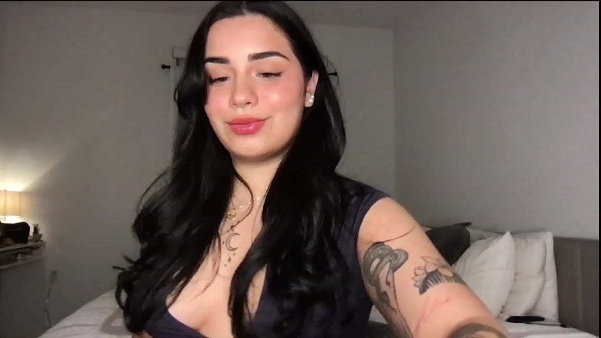Gallery image thumbnail from babyxjulz's myfreecams stream on, 08/30/2023, 04:45 image 3 of 20