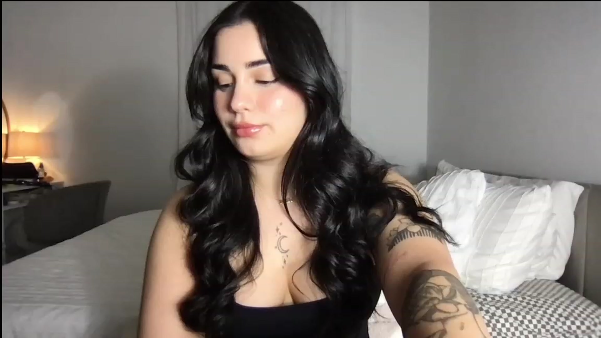 Gallery image thumbnail from babyxjulz's myfreecams stream on, 11/28/2023, 05:42 image 18 of 20
