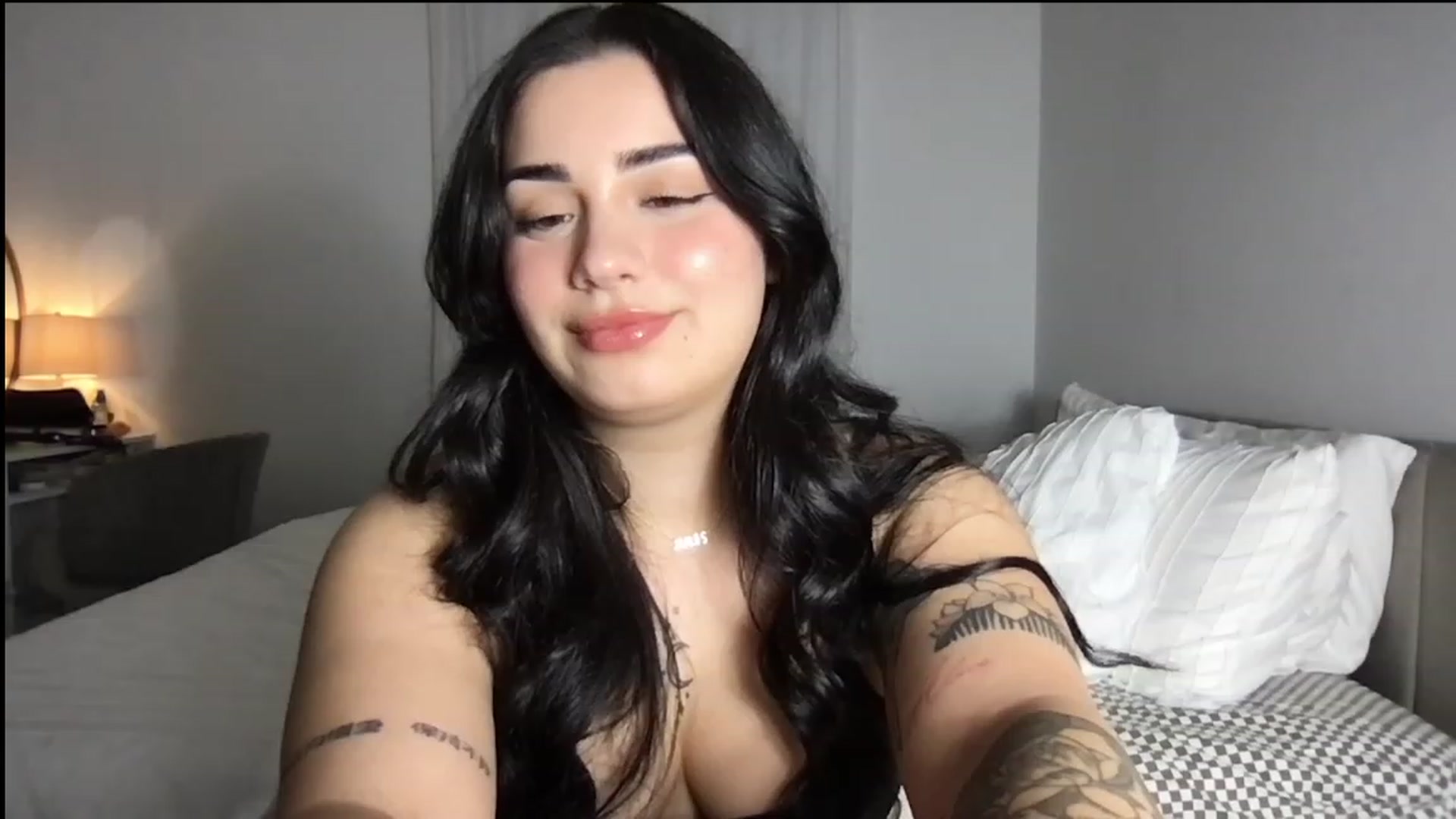 Gallery image thumbnail from babyxjulz's myfreecams stream on, 11/28/2023, 05:42 image 17 of 20