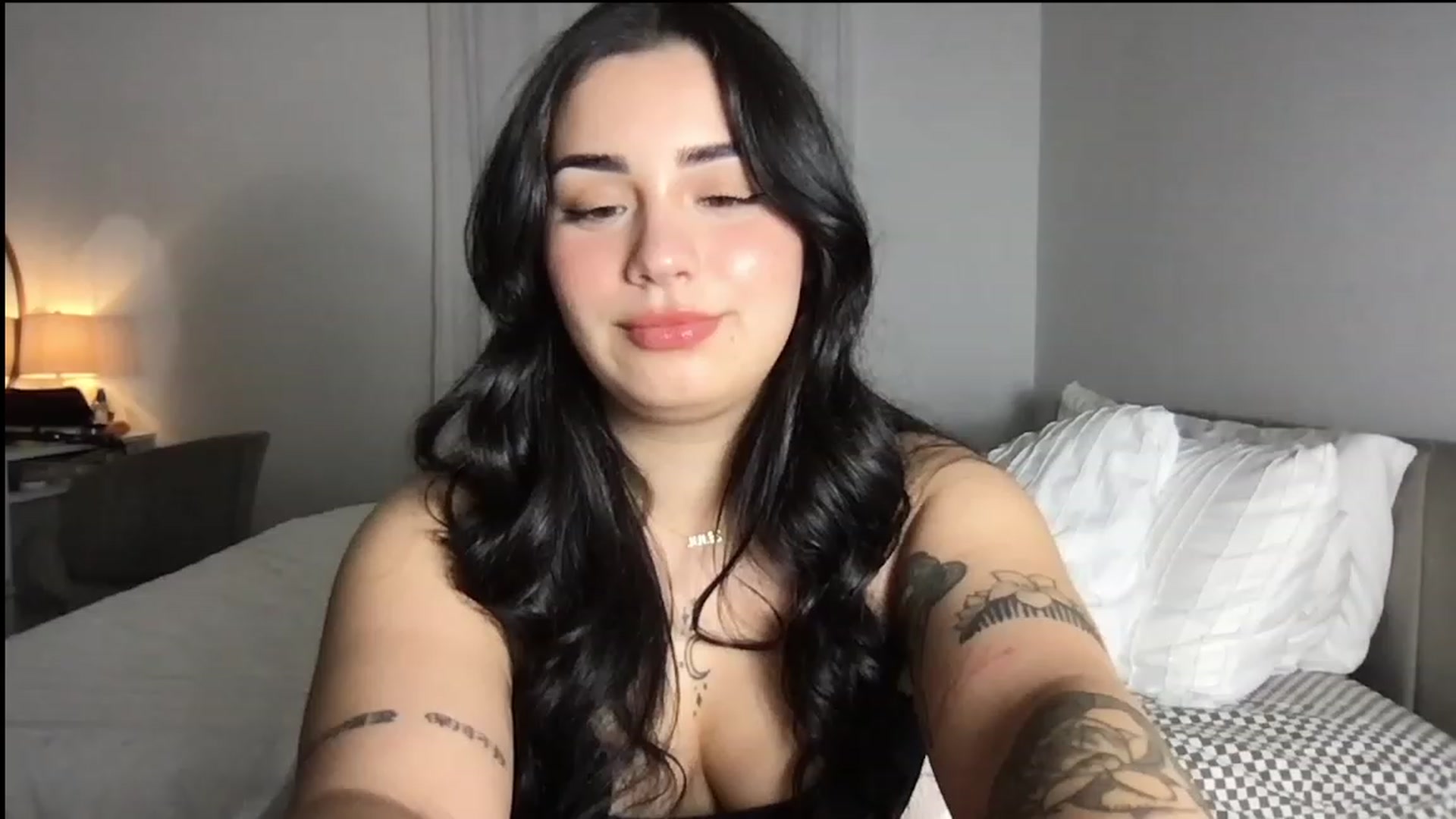 Gallery image thumbnail from babyxjulz's myfreecams stream on, 11/28/2023, 05:42 image 19 of 20