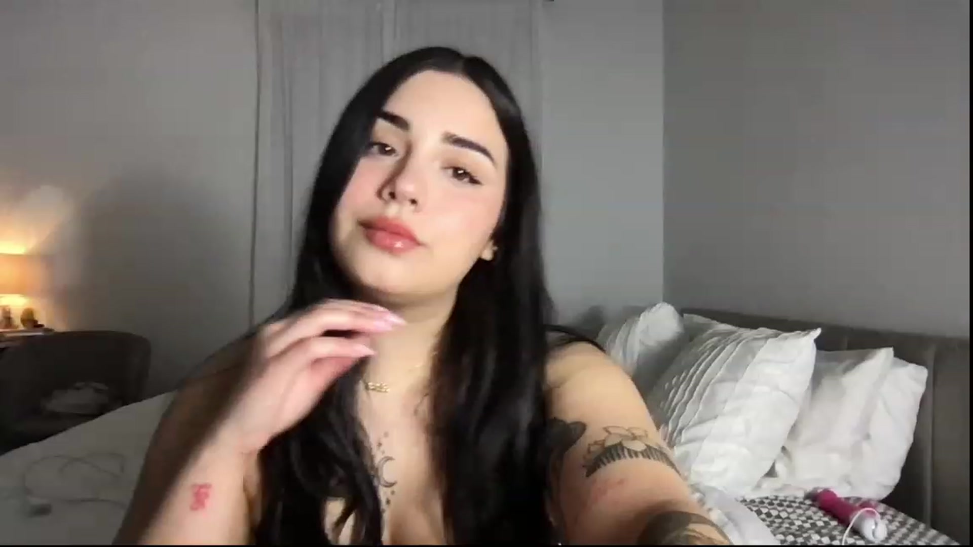 Gallery image thumbnail from babyxjulz's myfreecams stream on, 12/07/2023, 05:15 image 18 of 20