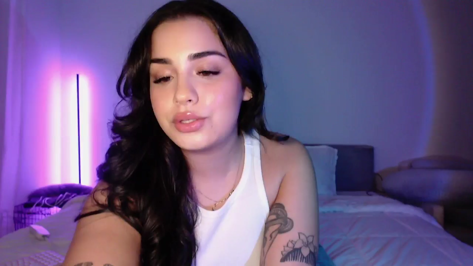 Gallery image thumbnail from babyxjulz's myfreecams stream on, 05/21/2024, 04:37 image 3 of 20