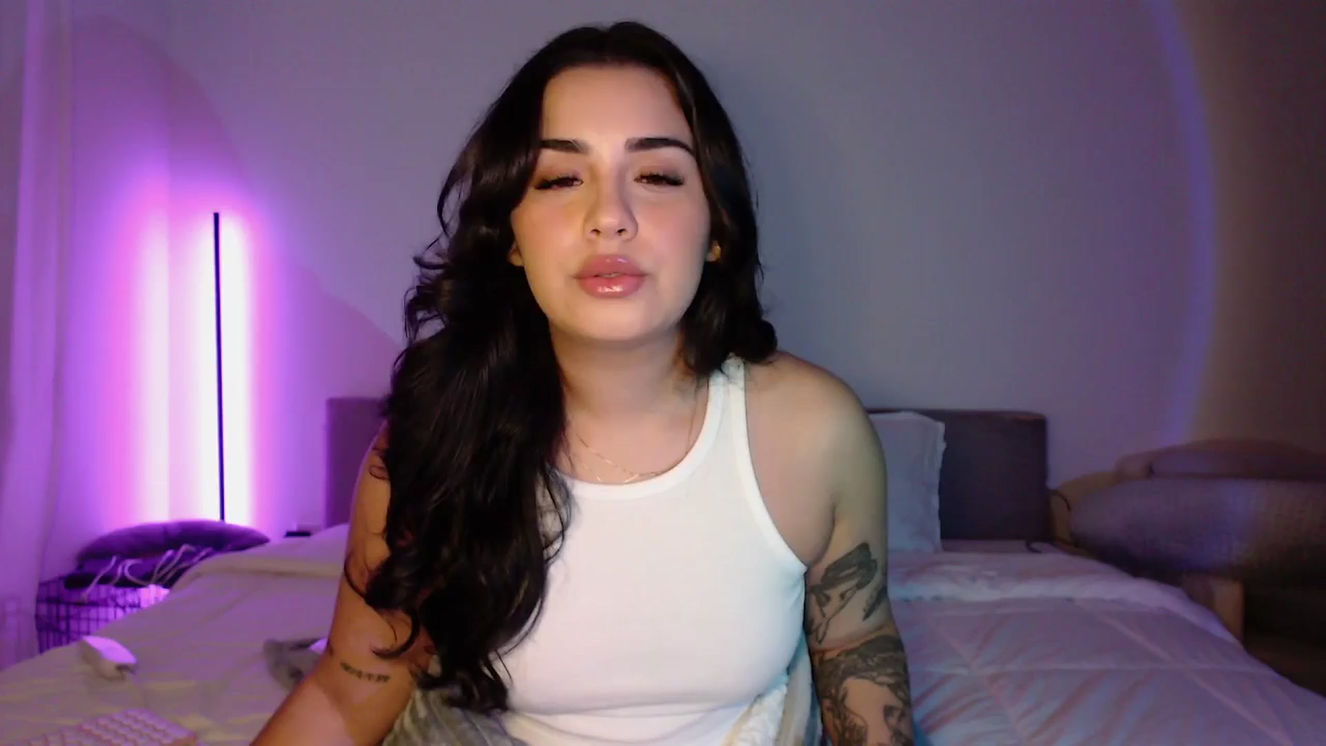 Gallery image thumbnail from babyxjulz's myfreecams stream on, 05/21/2024, 04:37 image 4 of 20
