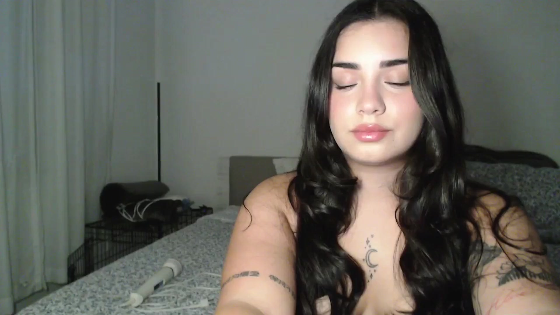 Gallery image thumbnail from babyxjulz's myfreecams stream on, 04/04/2025, 03:48 image 7 of 20