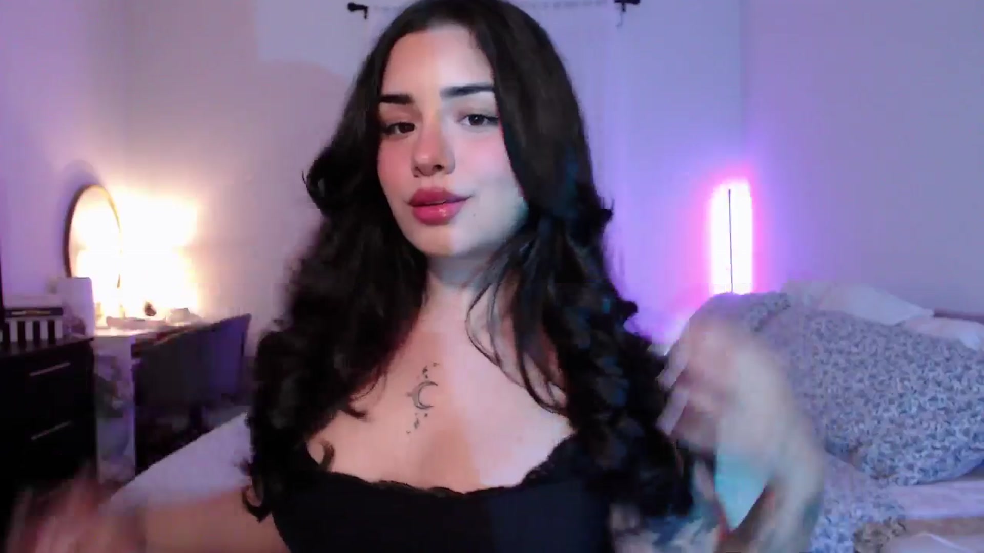 Gallery image thumbnail from babyxjulz's myfreecams stream on, 05/13/2025, 04:06 image 7 of 20