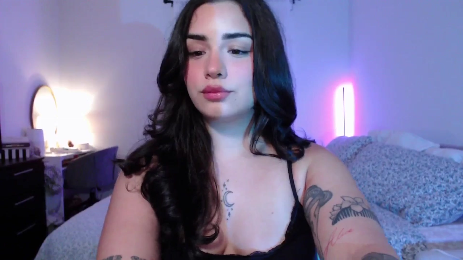 Gallery image thumbnail from babyxjulz's myfreecams stream on, 05/13/2025, 04:06 image 9 of 20