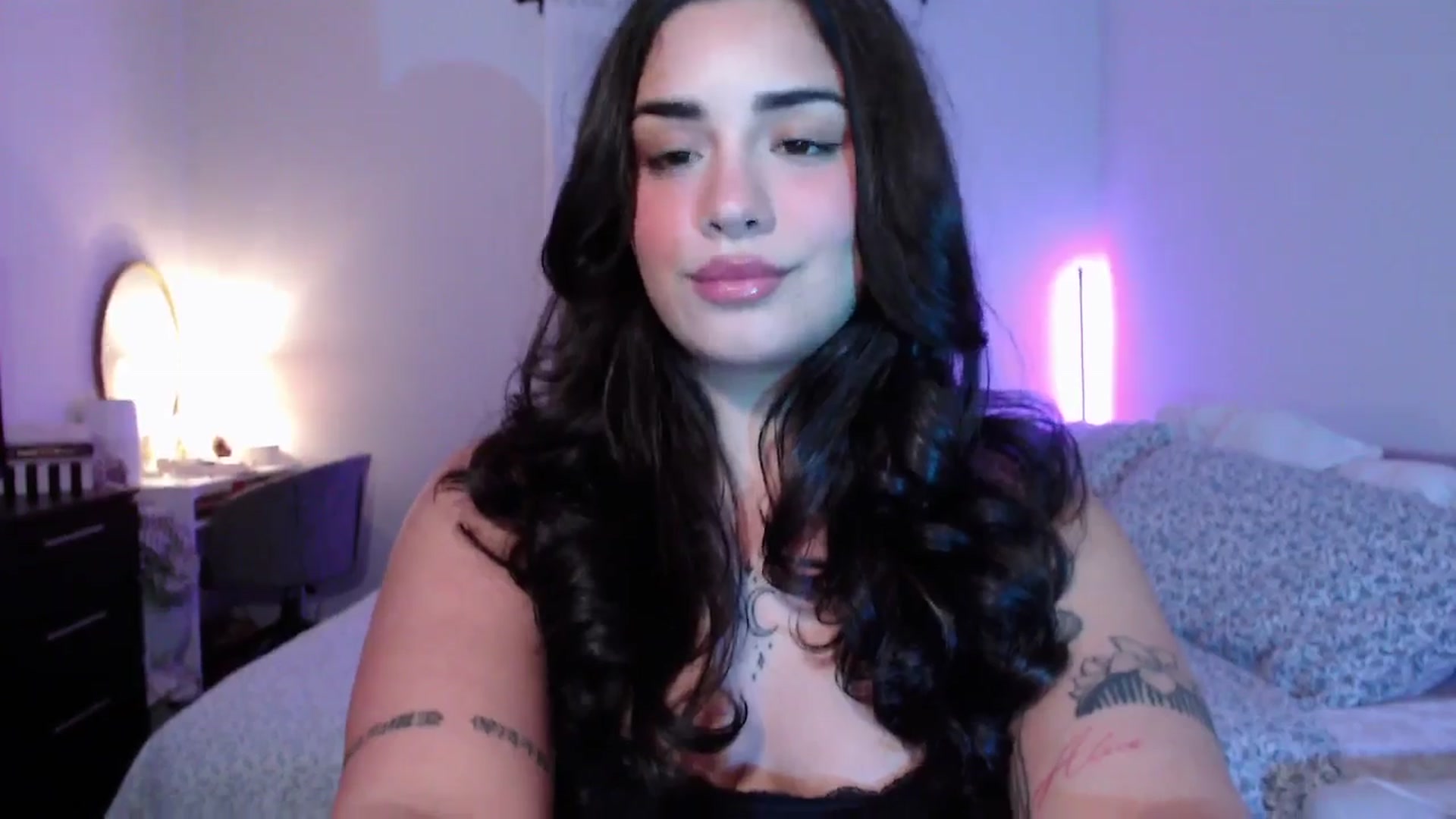 Gallery image thumbnail from babyxjulz's myfreecams stream on, 05/13/2025, 04:06 image 8 of 20