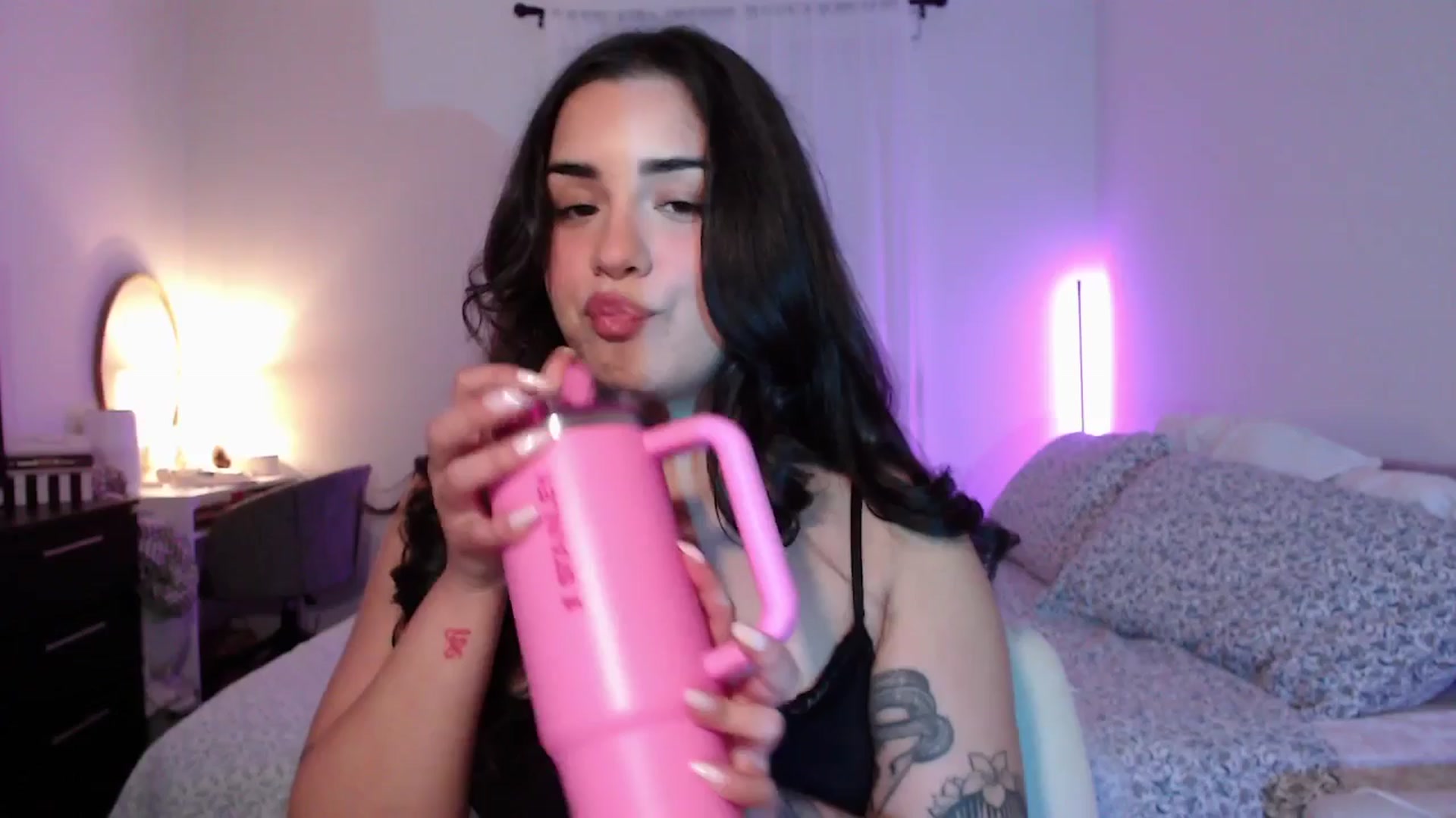 Gallery image thumbnail from babyxjulz's myfreecams stream on, 05/13/2025, 04:06 image 3 of 20
