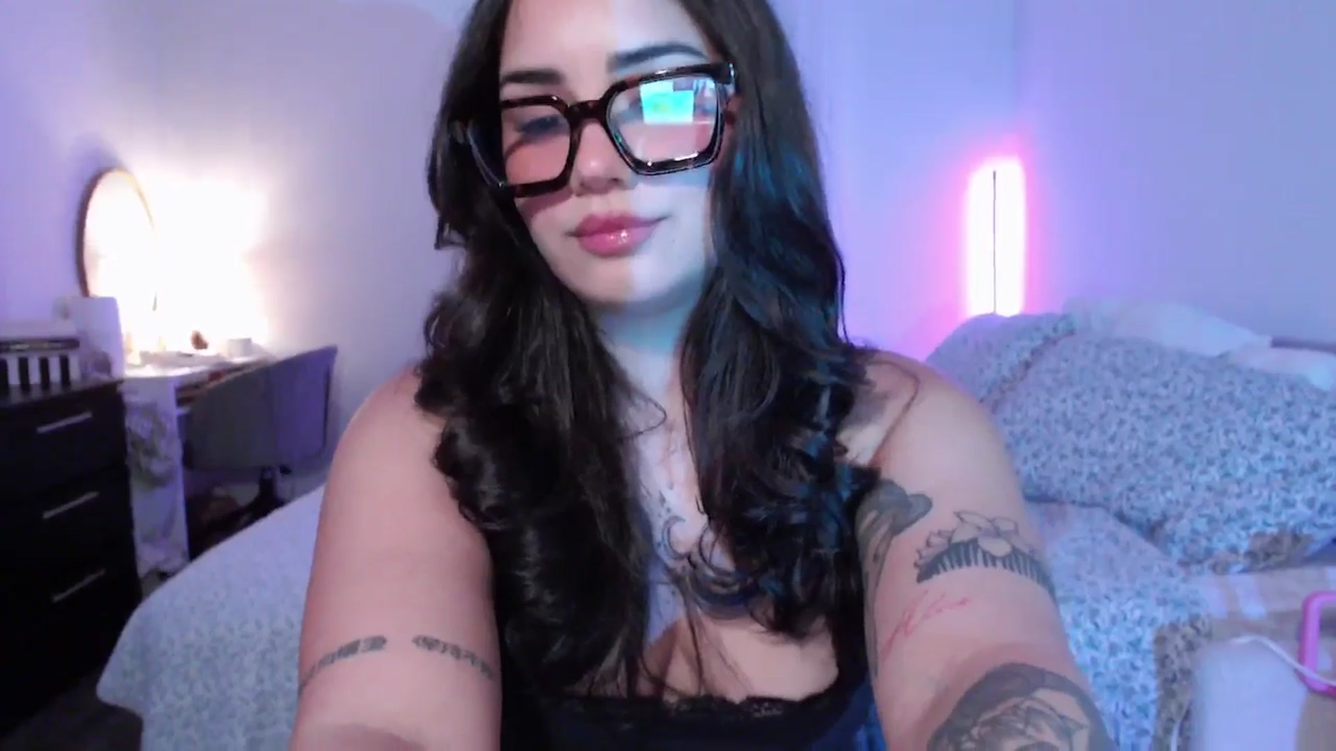 Gallery image thumbnail from babyxjulz's myfreecams stream on, 05/13/2025, 05:37 image 14 of 20