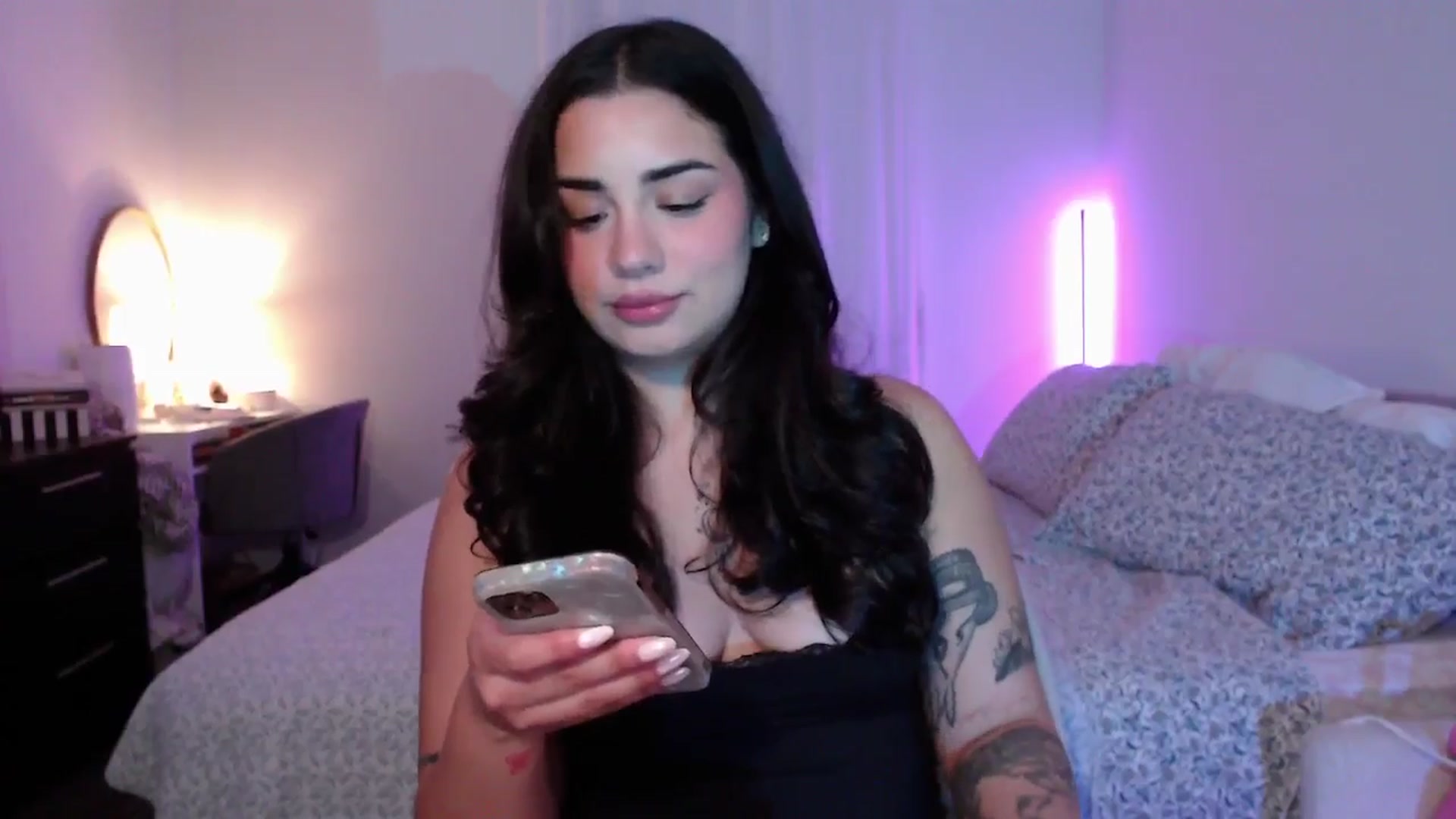 Gallery image thumbnail from babyxjulz's myfreecams stream on, 05/13/2025, 05:37 image 17 of 20