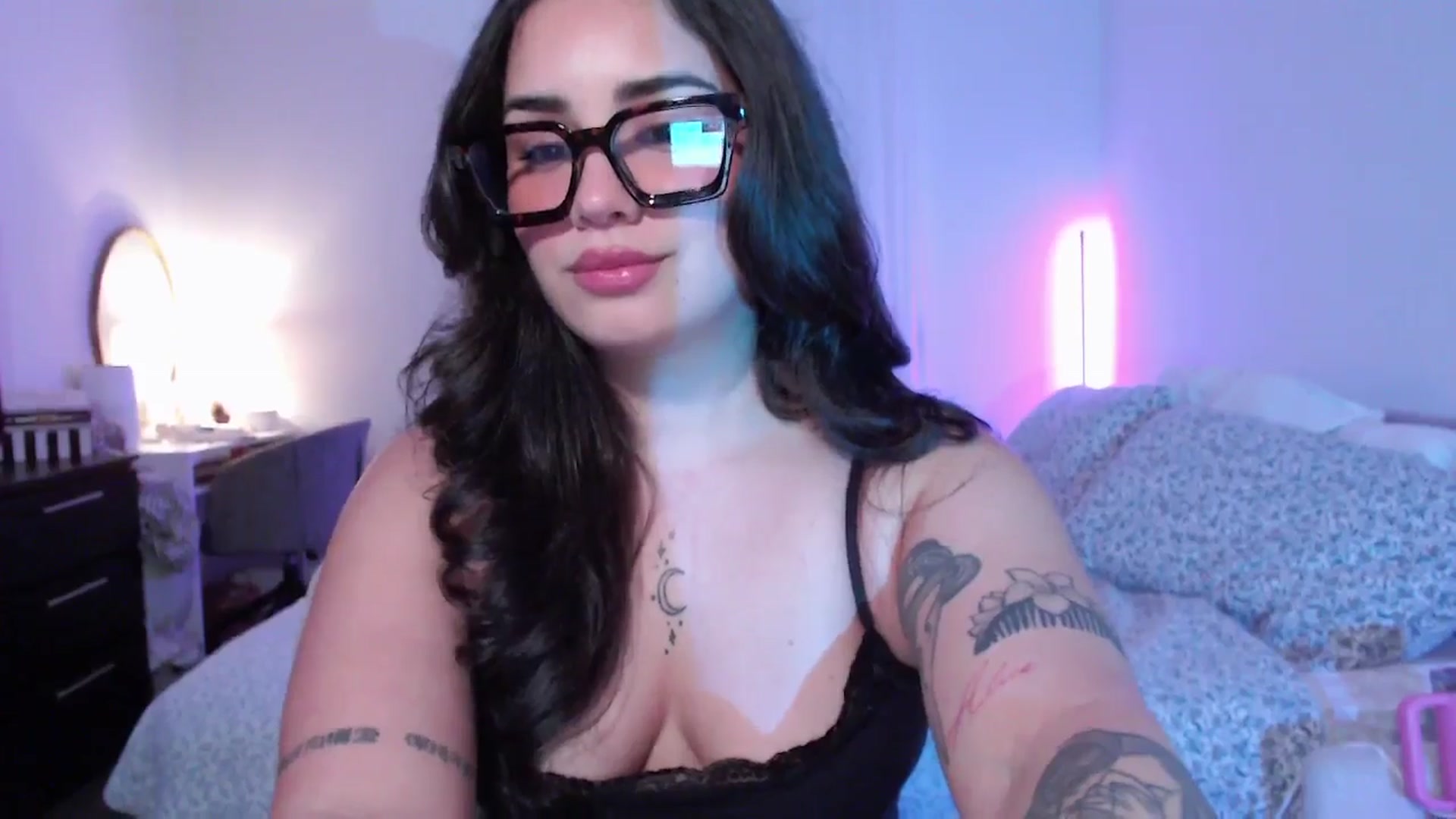 Gallery image thumbnail from babyxjulz's myfreecams stream on, 05/13/2025, 05:37 image 7 of 20
