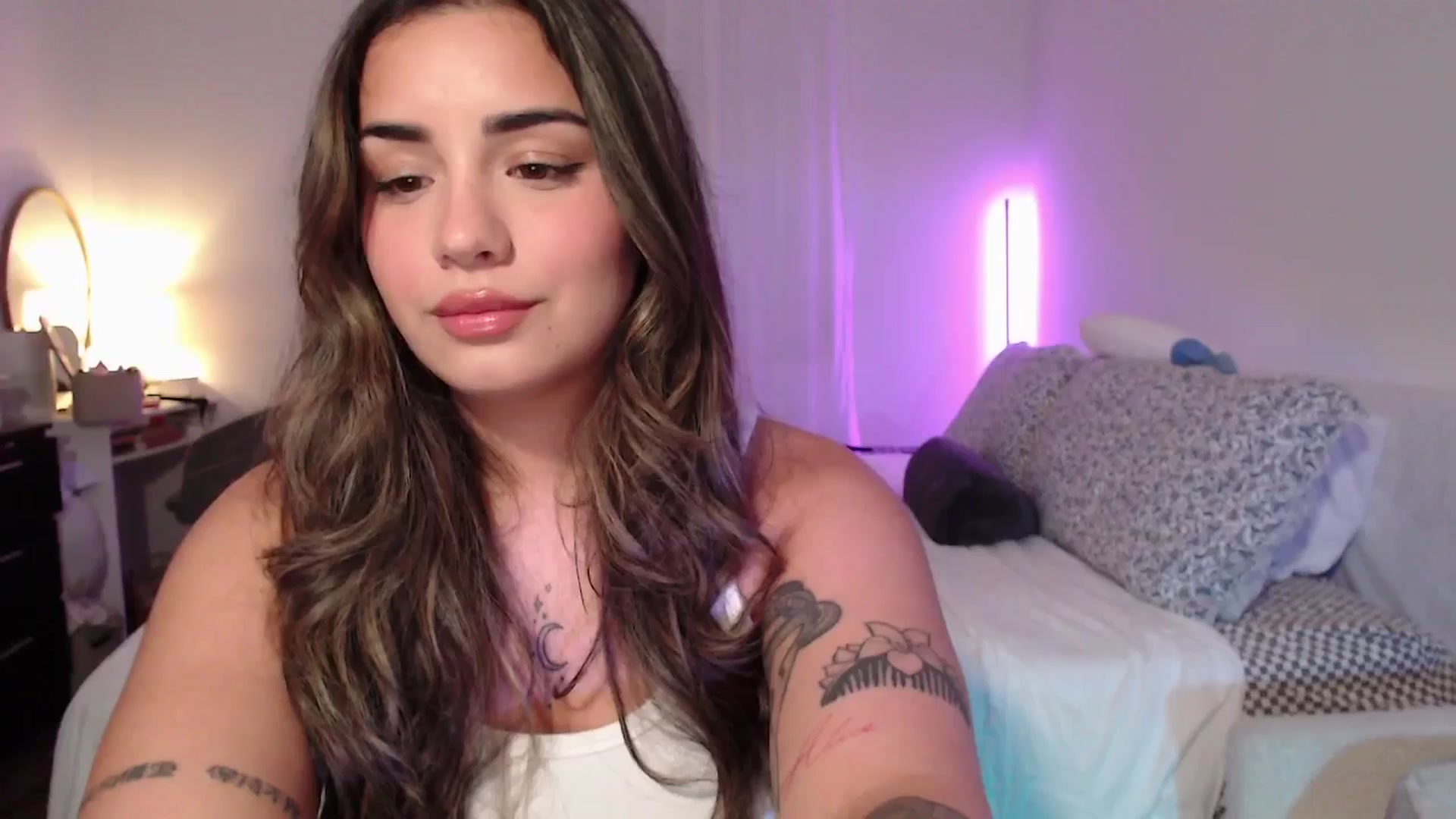 Gallery image thumbnail from babyxjulz's myfreecams stream on, 05/20/2025, 04:06 image 10 of 20