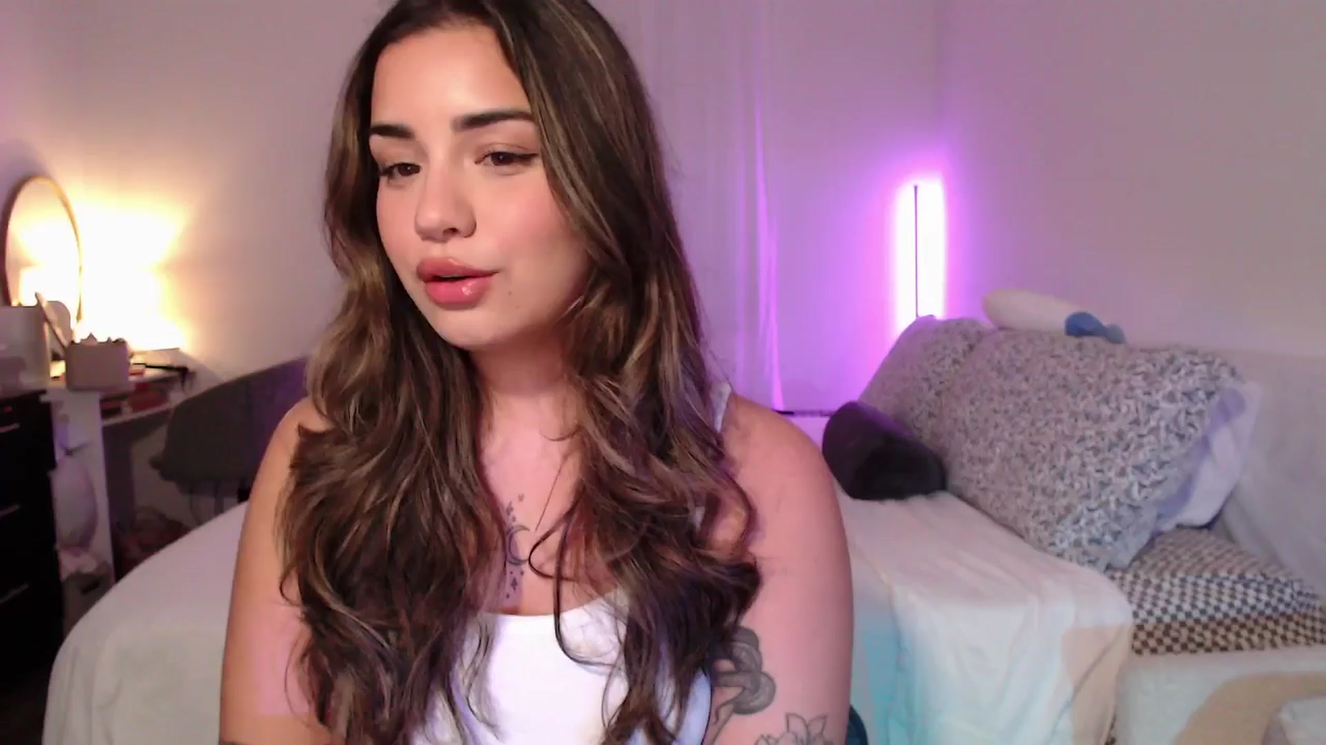 Gallery image thumbnail from babyxjulz's myfreecams stream on, 05/20/2025, 04:06 image 8 of 20