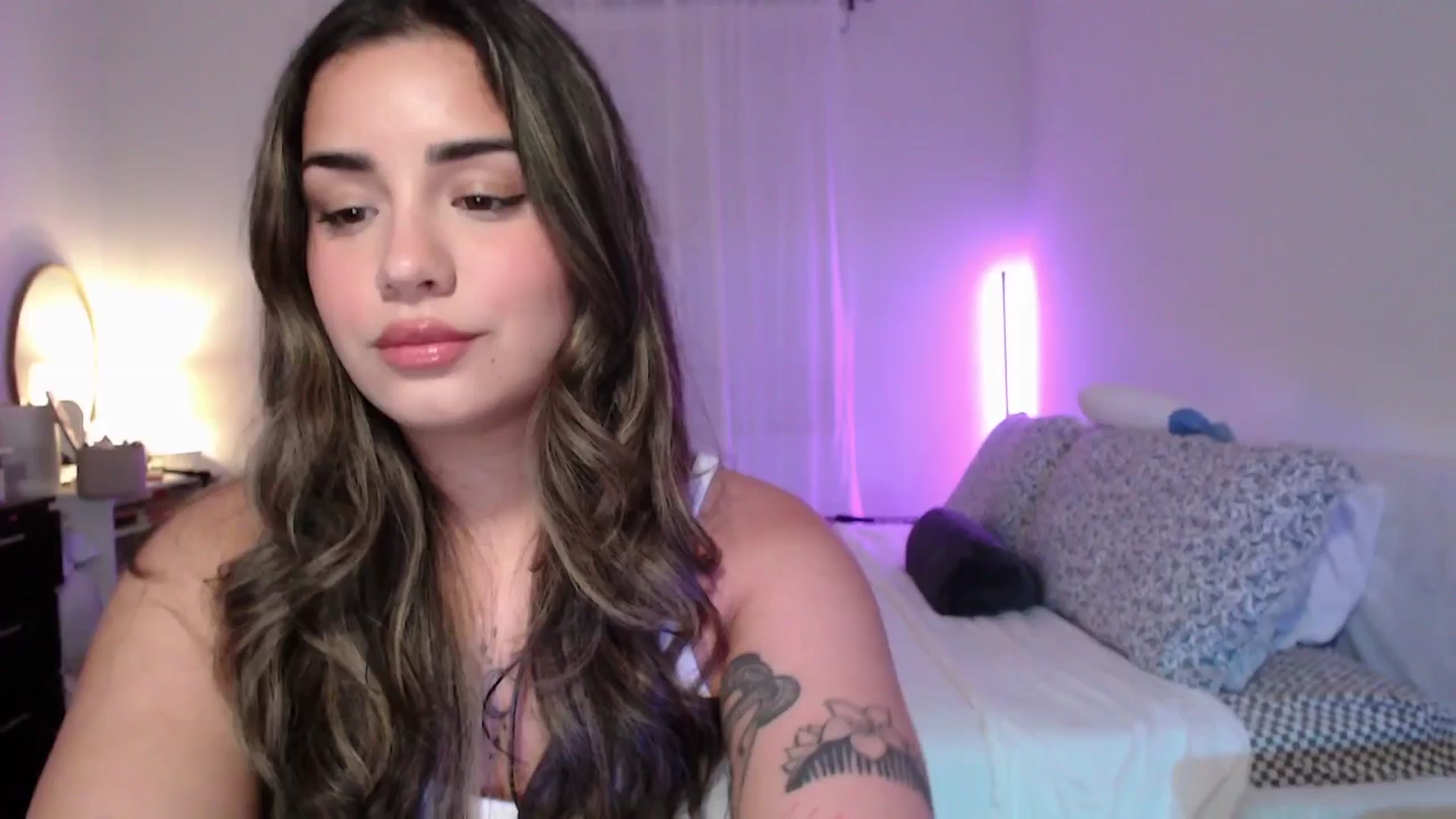 Gallery image thumbnail from babyxjulz's myfreecams stream on, 05/20/2025, 04:06 image 13 of 20
