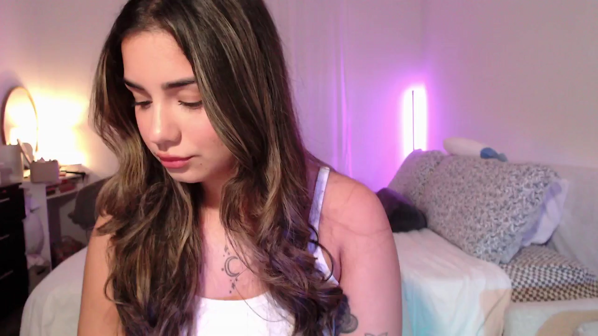 Gallery image thumbnail from babyxjulz's myfreecams stream on, 05/20/2025, 04:06 image 1 of 20