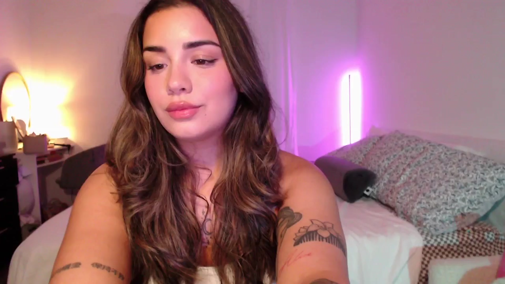 Gallery image thumbnail from babyxjulz's myfreecams stream on, 05/20/2025, 05:41 image 14 of 20