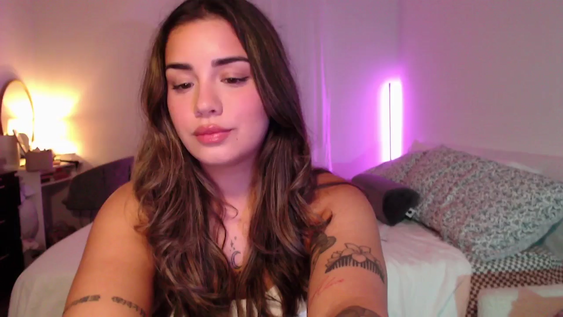 Gallery image thumbnail from babyxjulz's myfreecams stream on, 05/20/2025, 05:41 image 9 of 20