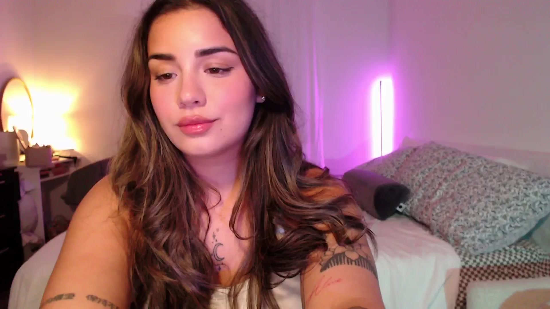 Gallery image thumbnail from babyxjulz's myfreecams stream on, 05/20/2025, 05:41 image 2 of 20