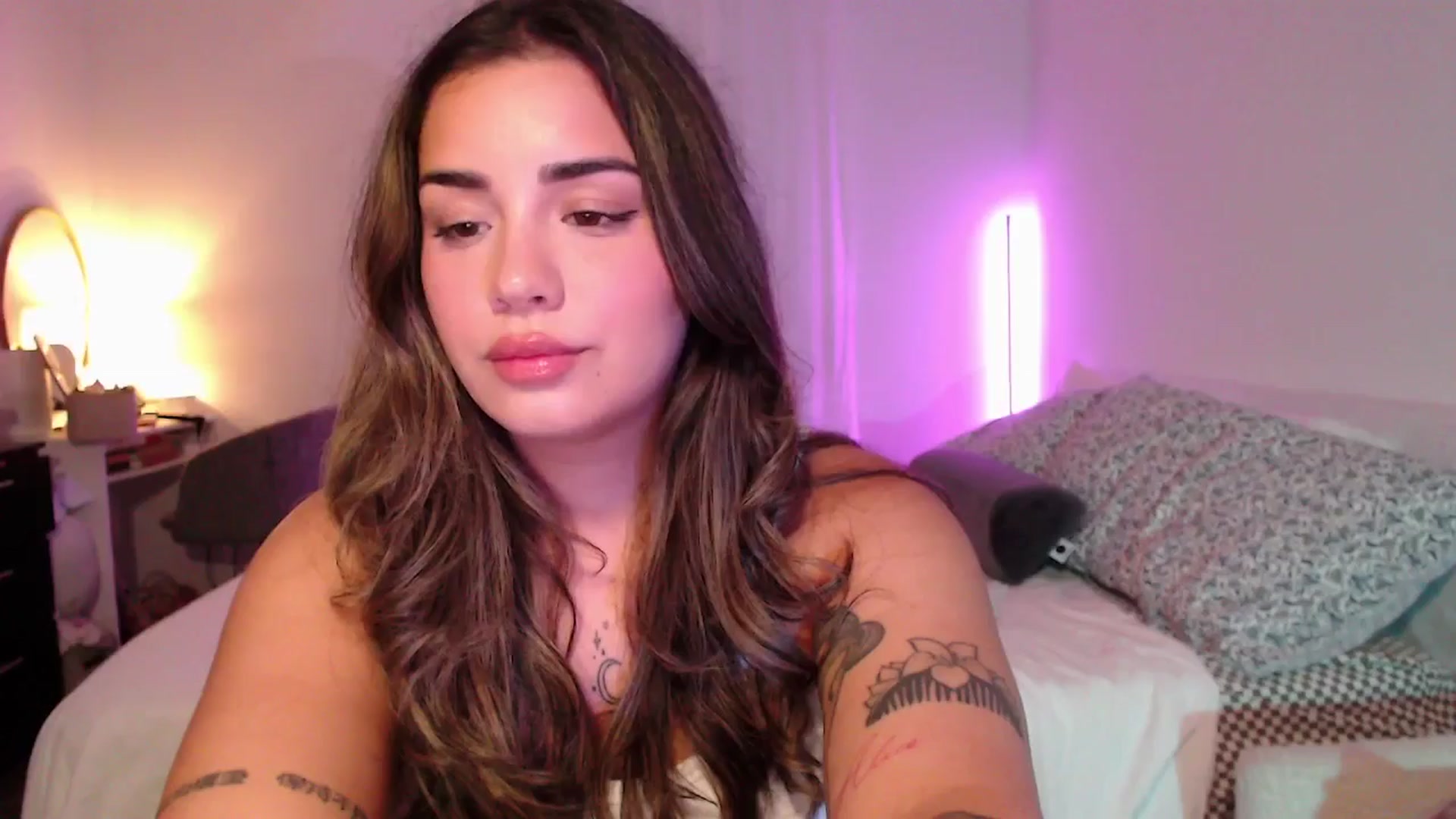 Gallery image thumbnail from babyxjulz's myfreecams stream on, 05/20/2025, 05:41 image 7 of 20