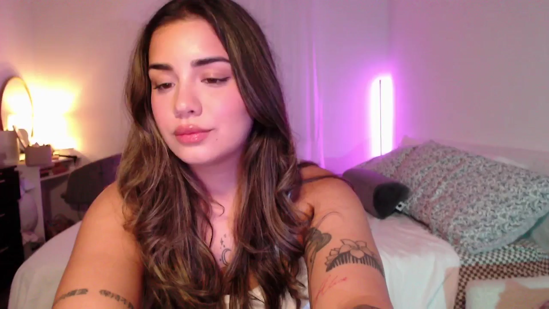 Gallery image thumbnail from babyxjulz's myfreecams stream on, 05/20/2025, 05:41 image 6 of 20