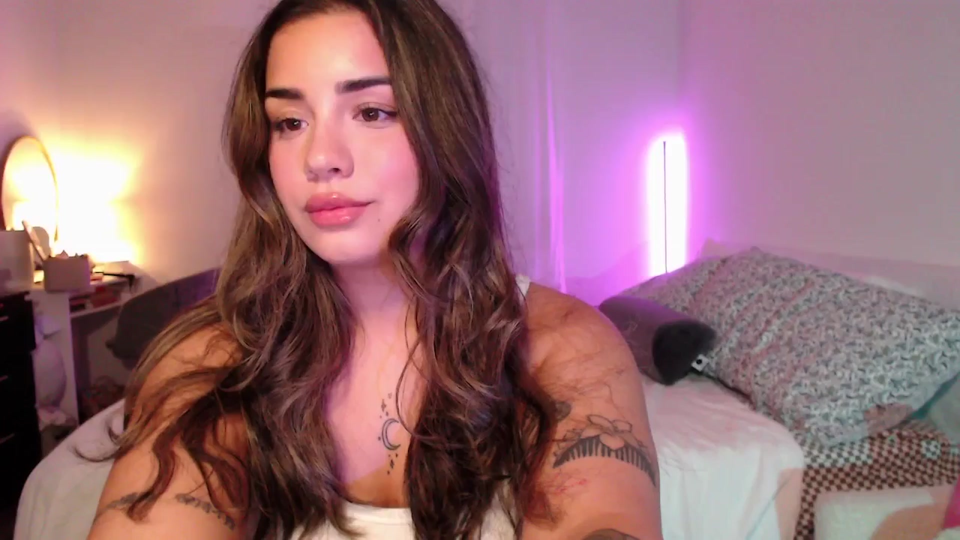 Gallery image thumbnail from babyxjulz's myfreecams stream on, 05/20/2025, 05:41 image 17 of 20