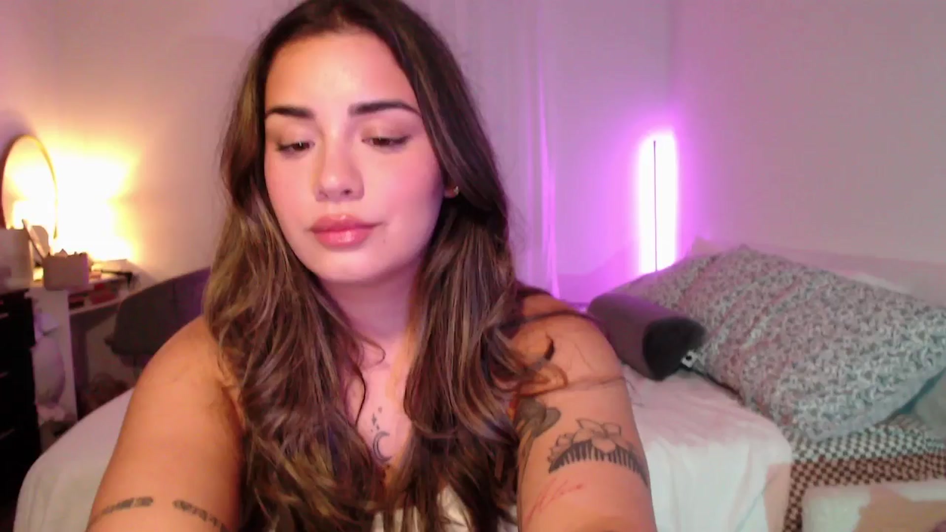Gallery image thumbnail from babyxjulz's myfreecams stream on, 05/20/2025, 05:41 image 4 of 20