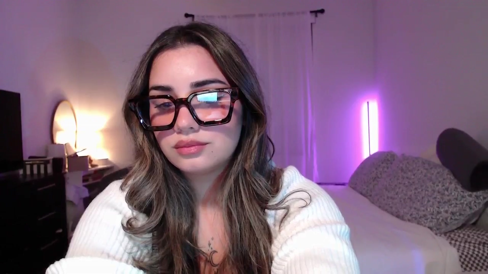 Gallery image thumbnail from babyxjulz's myfreecams stream on, 05/22/2025, 04:18 image 19 of 20