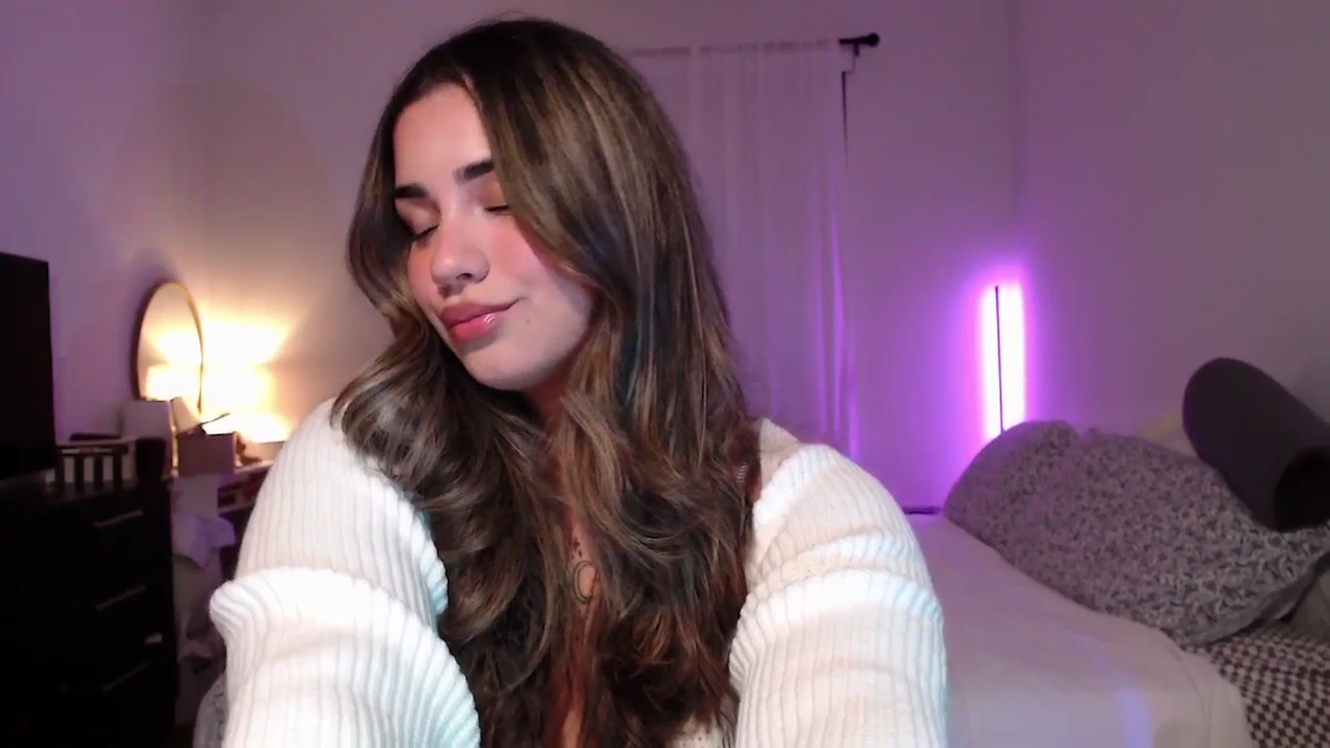 Gallery image thumbnail from babyxjulz's myfreecams stream on, 05/22/2025, 04:18 image 12 of 20