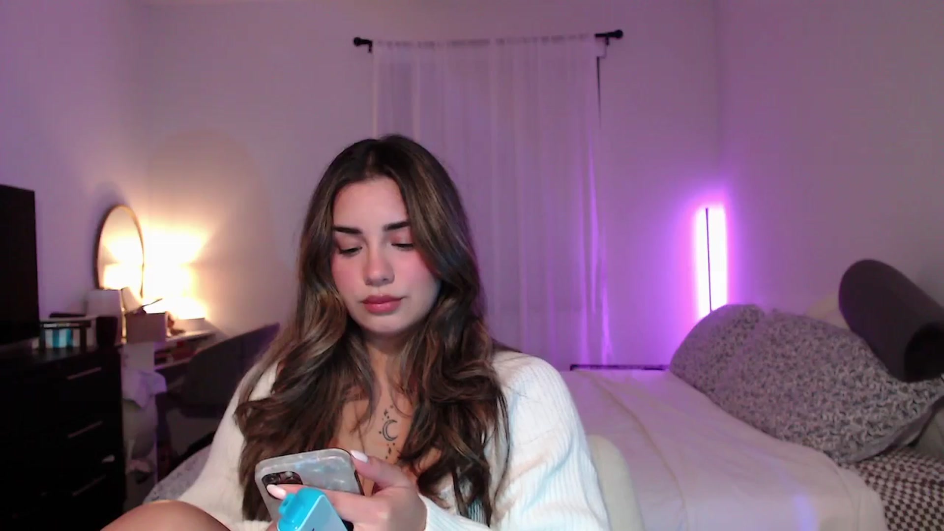 Gallery image thumbnail from babyxjulz's myfreecams stream on, 05/22/2025, 04:18 image 10 of 20