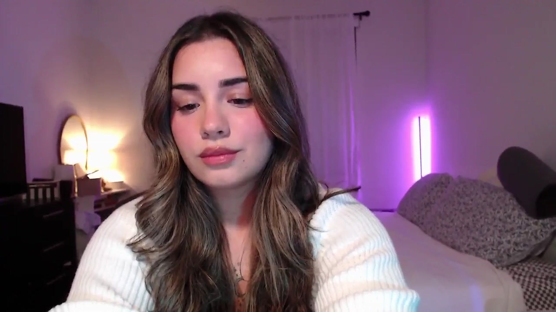 Gallery image thumbnail from babyxjulz's myfreecams stream on, 05/22/2025, 04:18 image 17 of 20