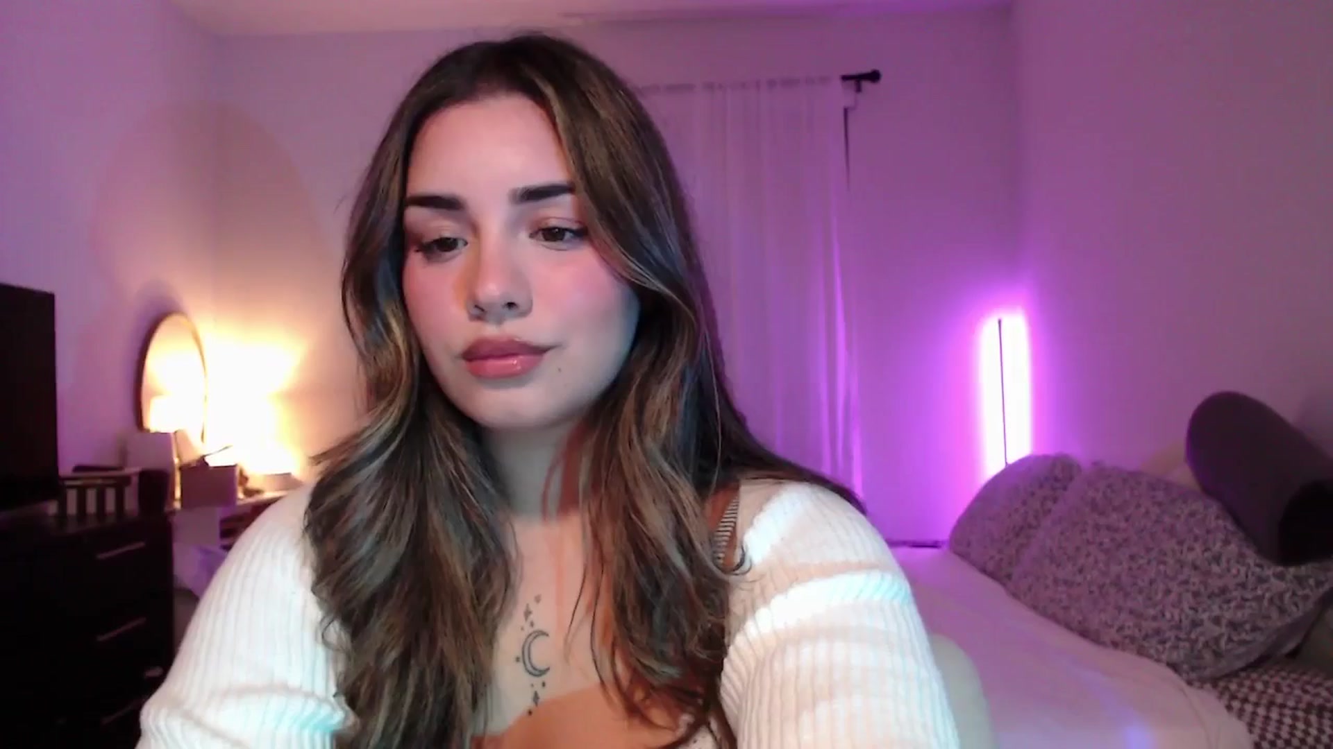 Gallery image thumbnail from babyxjulz's myfreecams stream on, 05/22/2025, 04:18 image 1 of 20