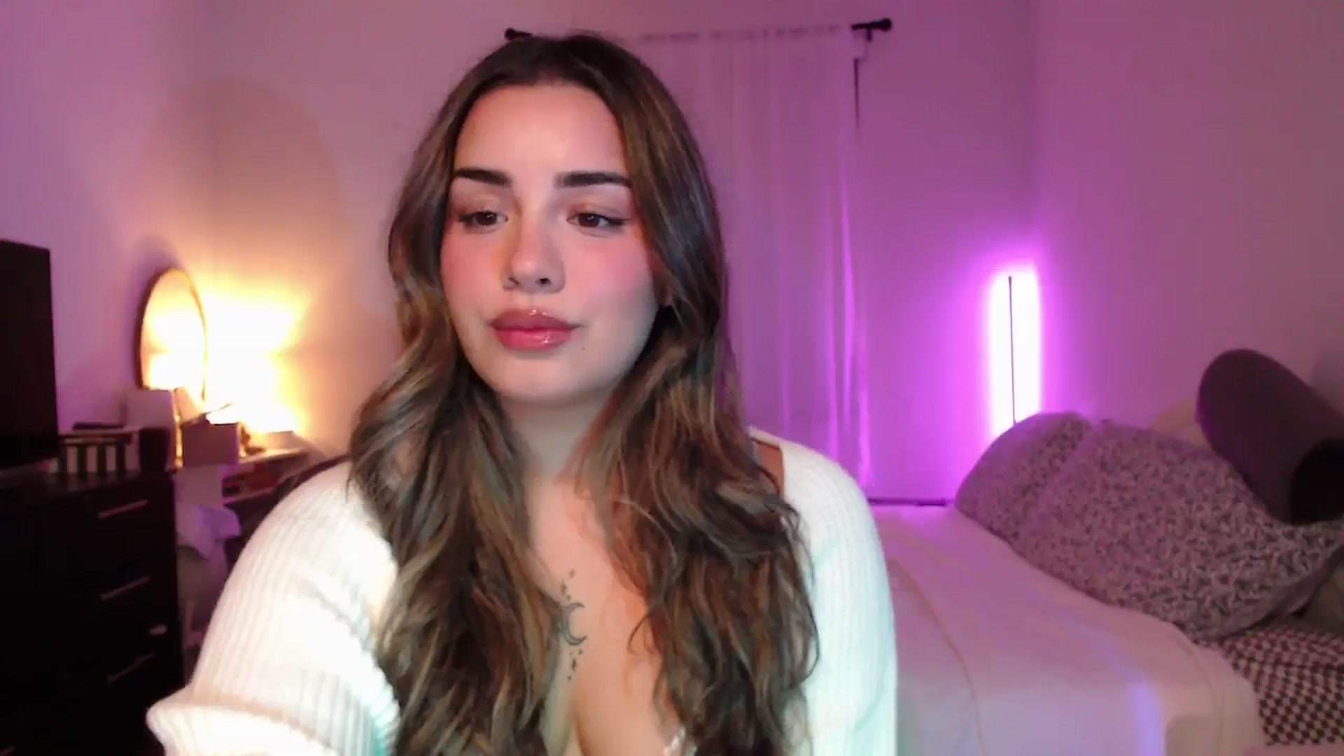 Gallery image thumbnail from babyxjulz's myfreecams stream on, 05/22/2025, 04:18 image 6 of 20