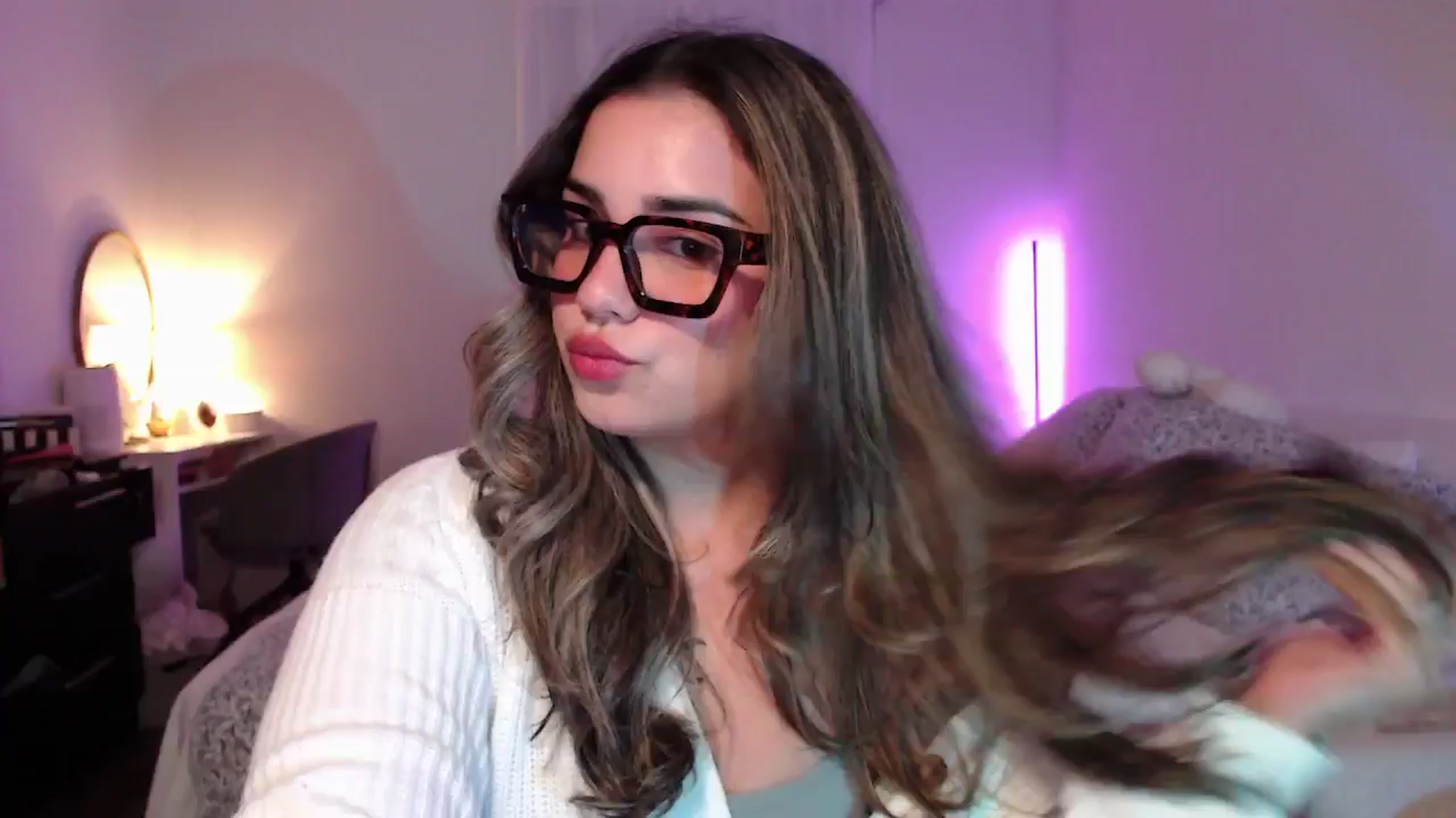 Gallery image thumbnail from babyxjulz's myfreecams stream on, 06/12/2025, 02:41 image 10 of 20
