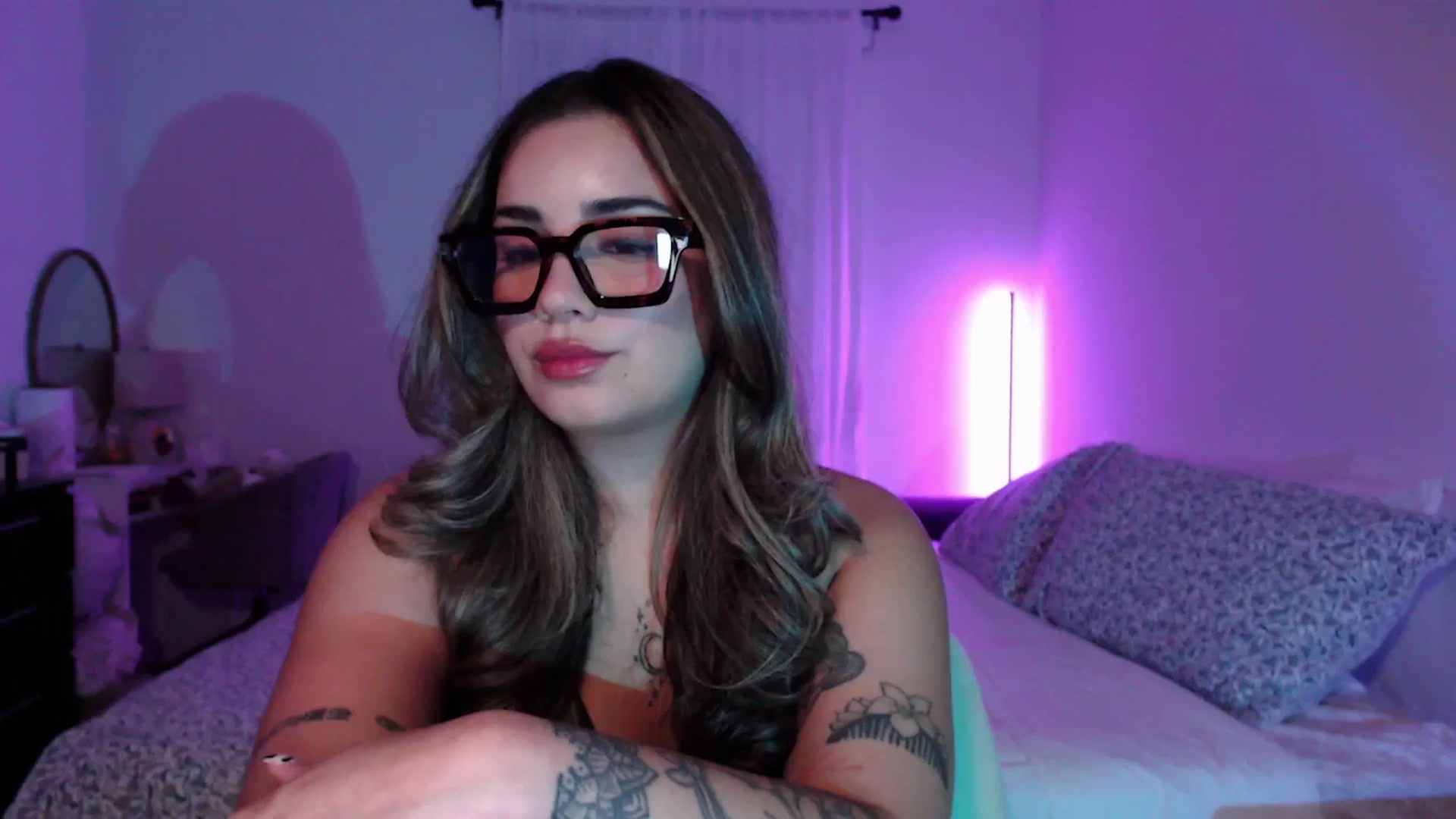 Gallery image thumbnail from babyxjulz's myfreecams stream on, 06/18/2025, 04:48 image 19 of 20