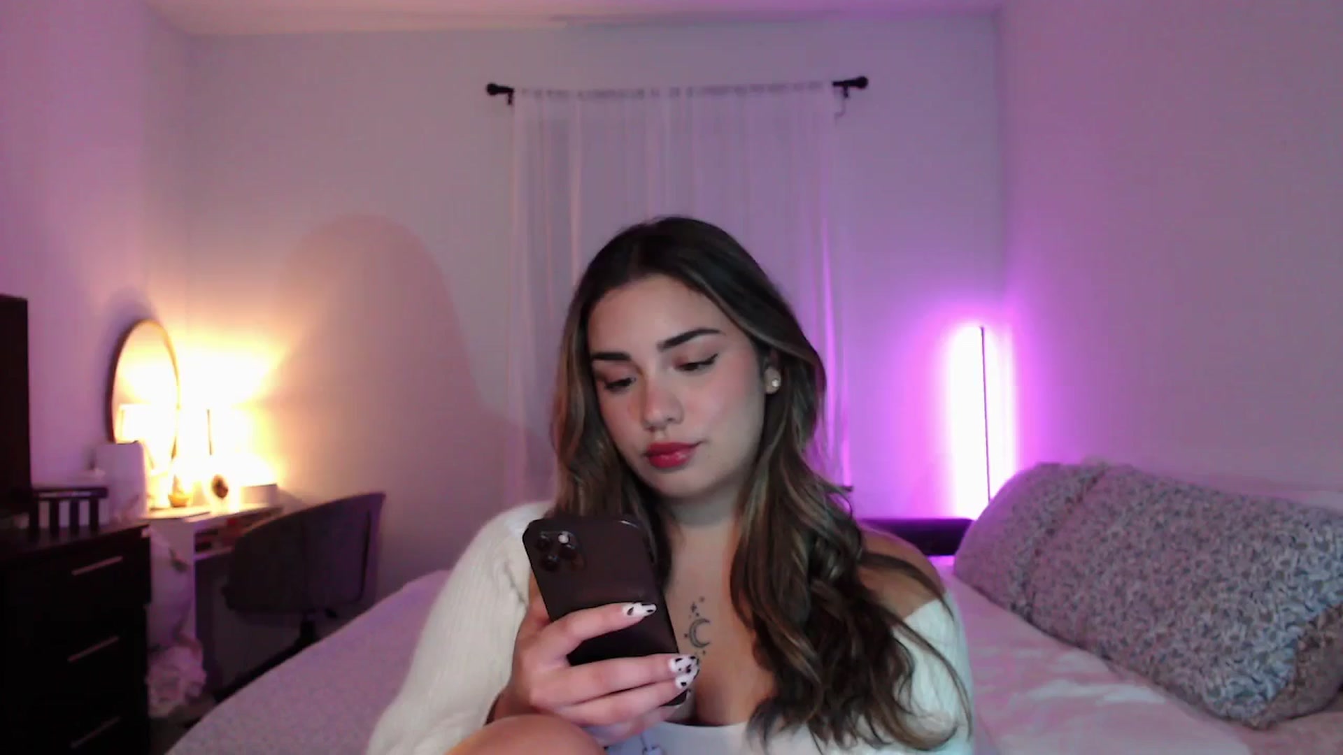 Gallery image thumbnail from babyxjulz's myfreecams stream on, 06/19/2025, 03:37 image 4 of 20